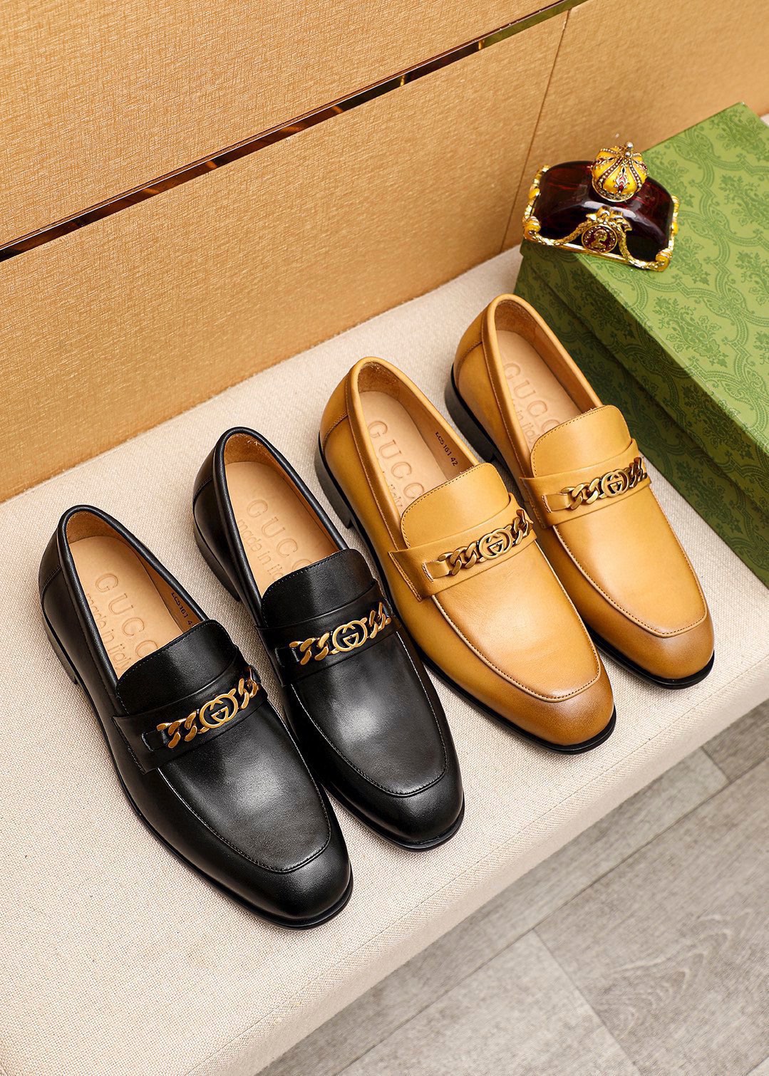 Gucci Leather Loafers with Gold-Tone Chain Detail - Luxurious & Stylish 6 i1742797009 9483 4