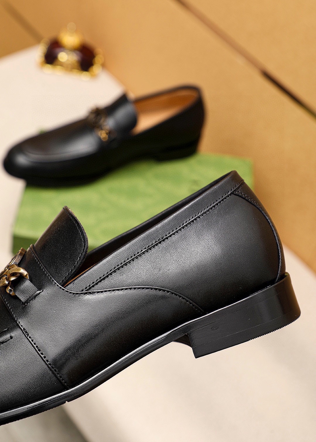 Gucci Leather Loafers with Interlocking G Hardware - Classic Style 8 i1742797146 5464 6