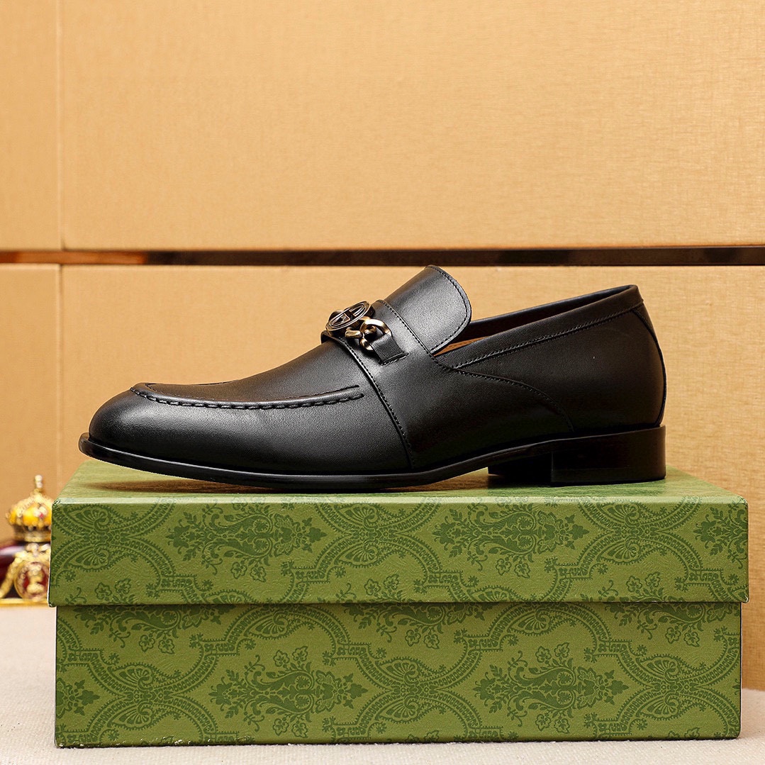 Gucci Leather Loafers with Interlocking G Hardware - Classic Style 5 i1742797146 9779 3