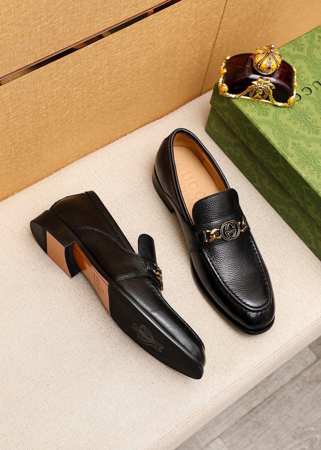 Gucci Leather Loafers with Gold-Tone Hardware - Stylish and Comfortable 4 i1742797183 2106 2