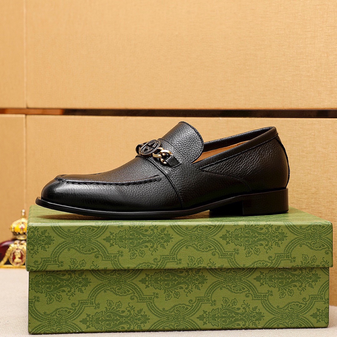 Gucci Leather Loafers with Gold-Tone Hardware - Stylish and Comfortable 5 i1742797183 2550 3
