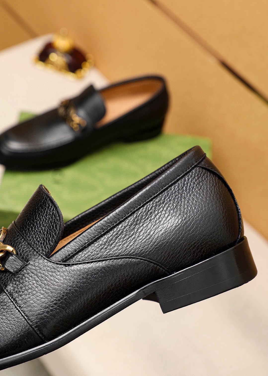 Gucci Leather Loafers with Gold-Tone Hardware - Stylish and Comfortable 9 i1742797183 4170 7