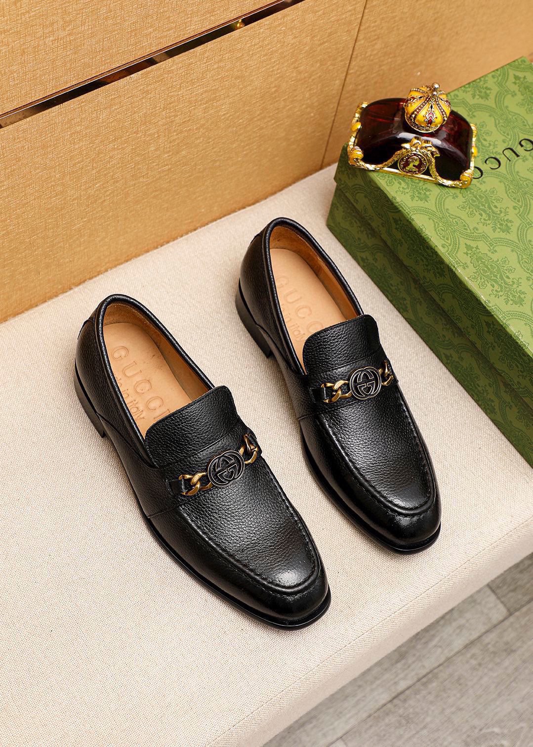 Gucci Leather Loafers with Gold-Tone Hardware - Stylish and Comfortable 2 i1742797183 5448 0