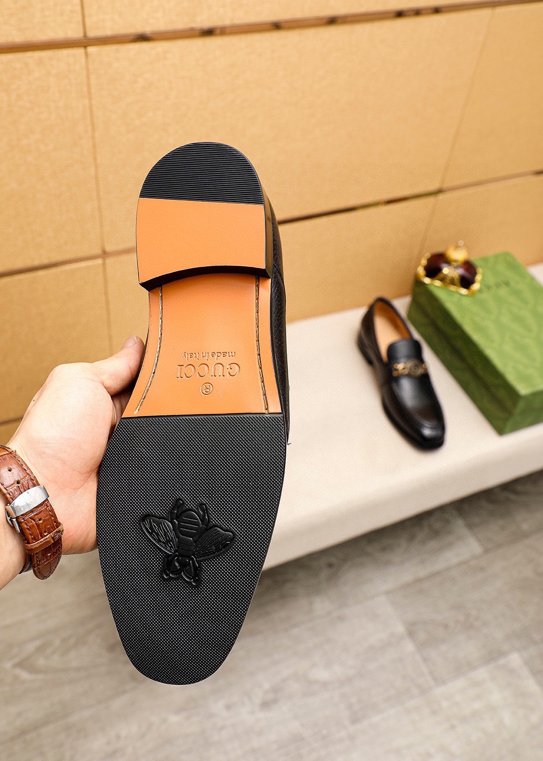 Gucci Leather Loafers with Gold-Tone Hardware - Stylish and Comfortable 10 i1742797183 7455 8