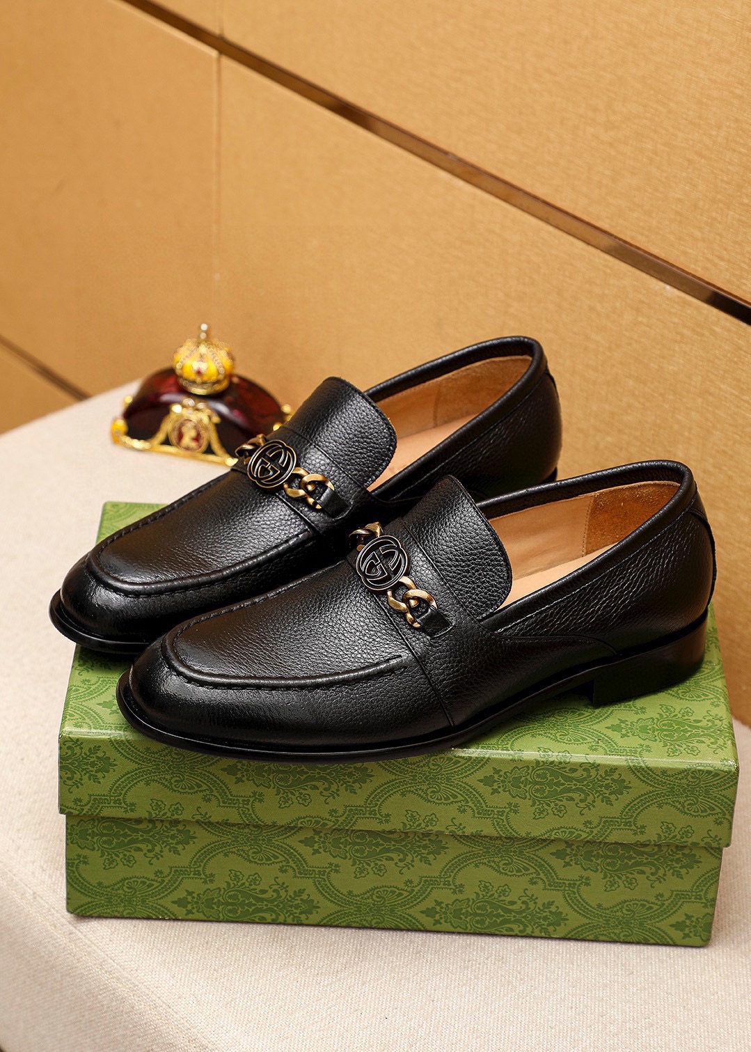 Gucci Leather Loafers with Gold-Tone Hardware - Stylish and Comfortable 3 i1742797183 8423 1