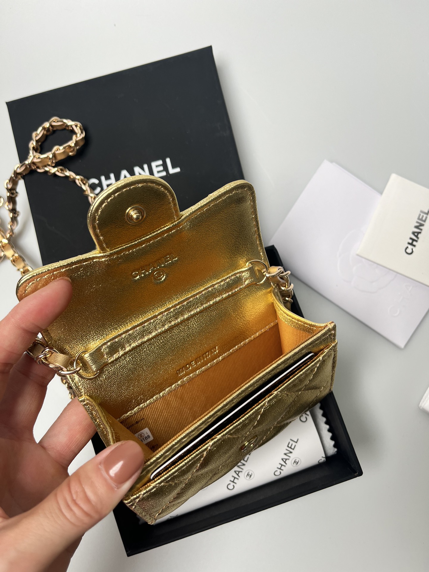 小腰包 A8937 チェーンデザインのおしゃれなミニバッグ