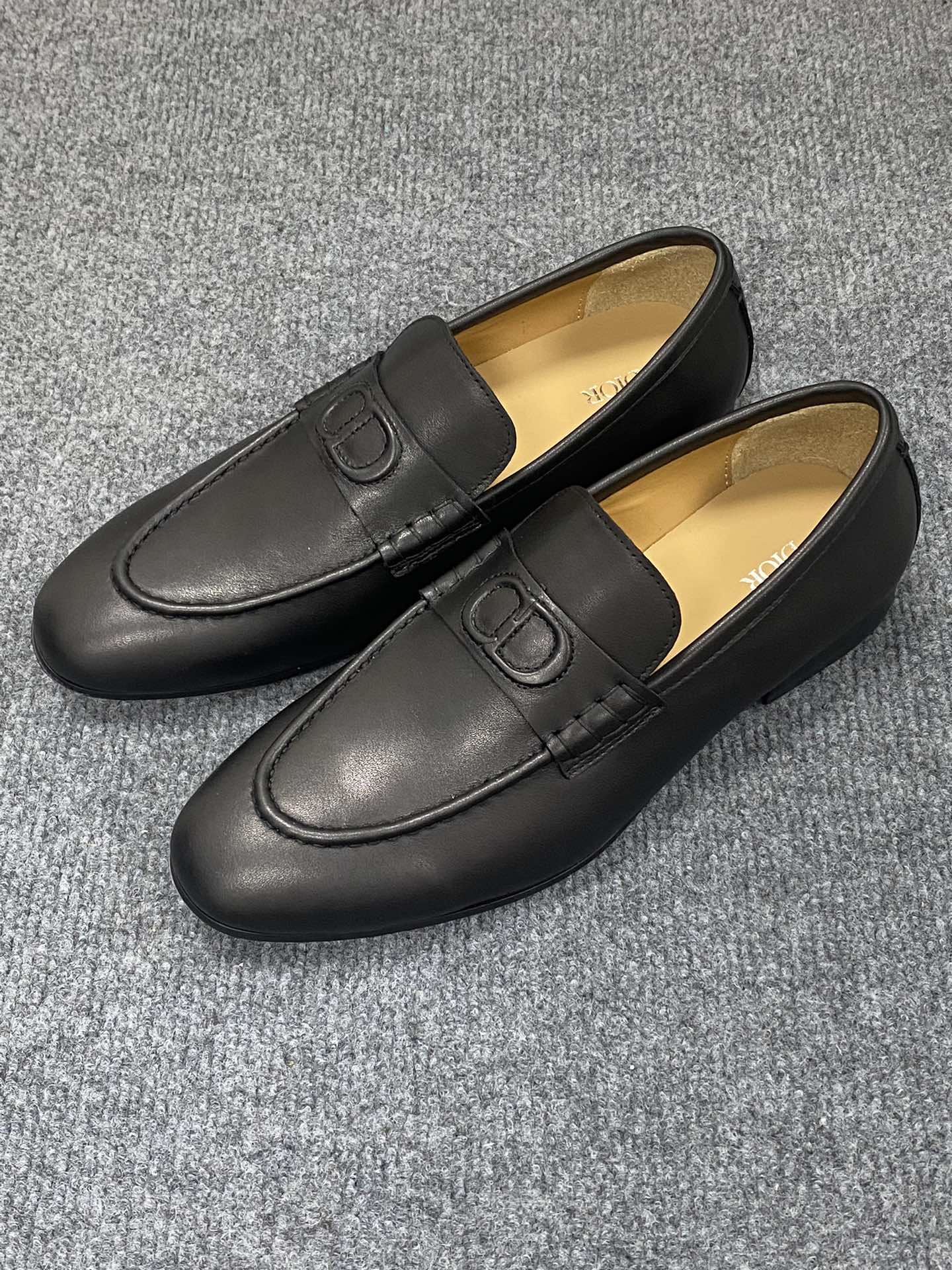 NO:275354,(The official website of full high-end boutique cowhide inner 2025 Dior's latest genuine leather business suit shoes is launched simultaneously, imported from Italy, first layer cowhide is made of one to one, official website 1:1 (genuine leather sole). It is versatile, high-end and classy, ​​and the color combination is extraordinary. This four-season model is charming when worn on the feet and shows the temperament of the big brand. Standard code 39-44 (can be ordered 38.45.46.47.48), business suit, cowhide, Leather soles19860909（全高端精品牛皮内里2025迪奧最新真皮商务西装鞋官网同步上市,意大利进口 头层牛皮一比一重金打造,官网1:1 (真皮大底) .穿着百搭,高档不失档次,彩色搭配气度不凡.此款四季款,穿在脚上魅力四射尽显大牌气质.标准码39一44(可订38.45.46.47.48),,business suit,cowhide,Leather soles,Men's shoes