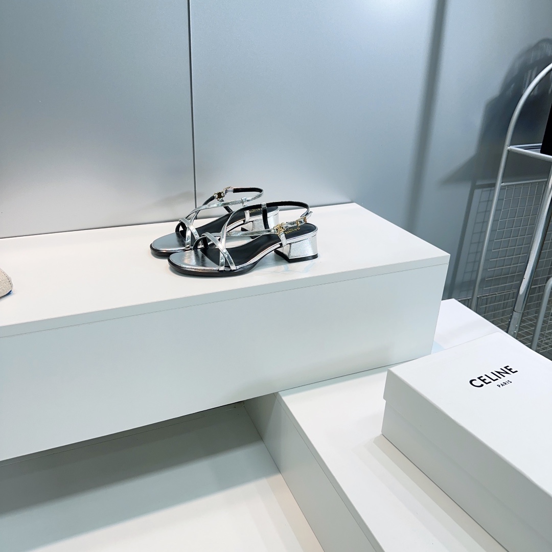 NO:437831,High quality!  Top quality CELINE 25 spring and summer new Arc de Triomphe hardware buckle simple thick heel strap sandals ~~ Arc de Triomphe hardware buckle sandals!  Multi-match M skirts/pants, Internet celebrities wear socks with different colors, and they are super fashionable. The seemingly simple sandals have been debugged and modified for many months. The midsole of the shoe is all the authentic... The real thing is more textured and atmospheric than the picture... The upper uses original mixed-bred sheepskin, inner footbed sheepskin imported from Italy, double-layer thickened leather soles, heel height: about 4.5cm Size: 35-41 (40 41 custom made without return) With original packaging, sandals, celine, celine, sandals, skirts, sheepskin, Leather soles, socks19860909高品质！顶级品质CELINE赛琳25春夏新款凯旋门五金扣简易粗跟带子小凉鞋~~凯旋门五金扣饰凉鞋！ 百搭M多裙子/裤子,网红搭配不同颜色袜子穿也超级洋气 看似简单的凉鞋却历经多月M次调试改模,鞋型中底工艺都是正品级别……实物比图片更有质感大气…… 鞋面采用原版混种羊皮 内里垫脚羊皮 意大利进口双层加厚真皮大底 跟高:约4.5cm 码数:35-41（40 41订做不退换） 配原版包装,凉鞋,celine,celine,sandals,skirts,sheepskin,Leather soles,socks,Women's Shoes