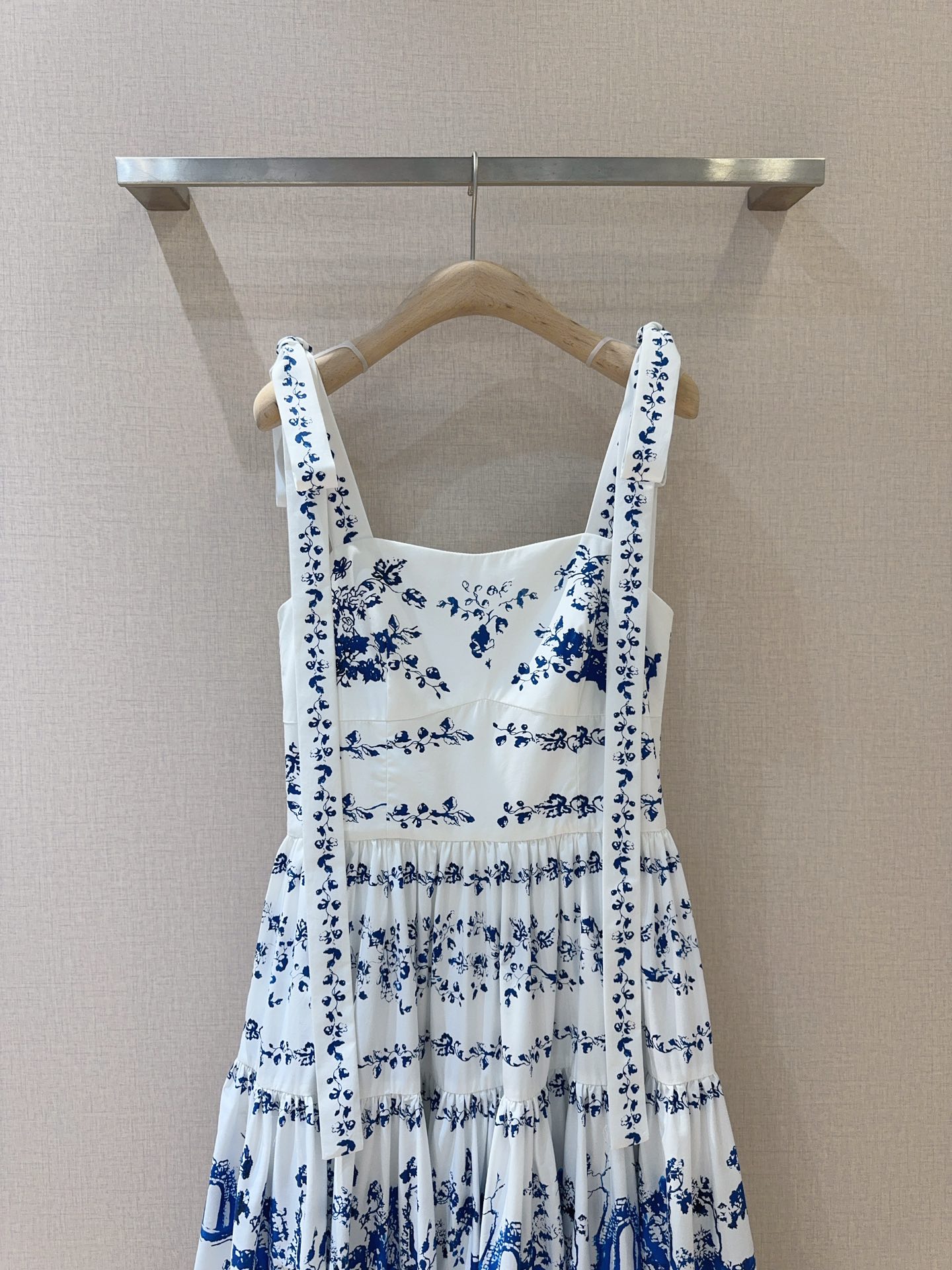 Erdem Blue and White Floral Print Midi Sundress - Elegant Retro Style 3 i1742809651 6517 1