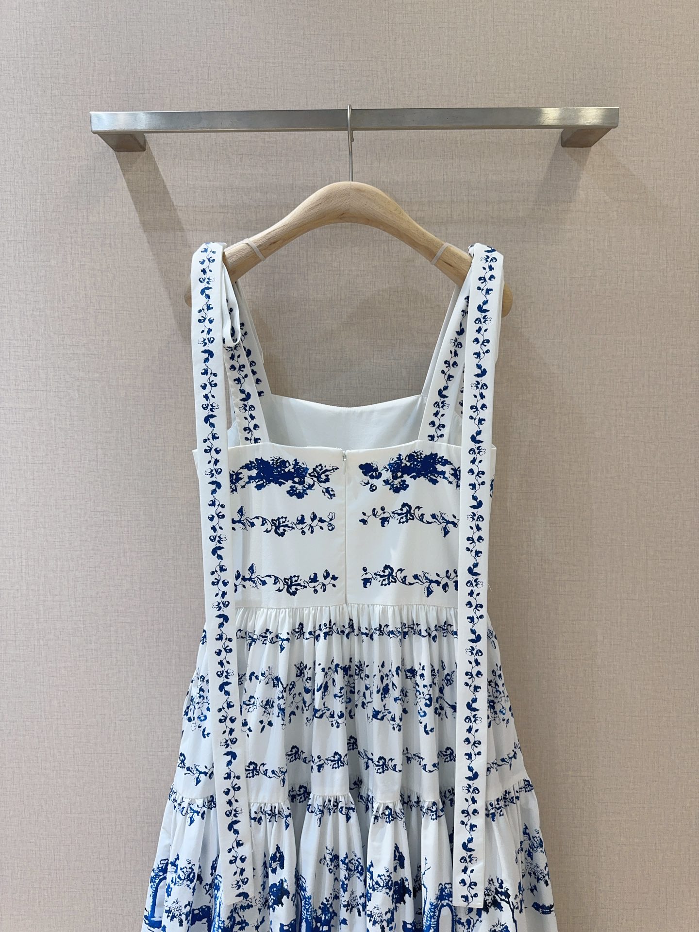 Erdem Blue and White Floral Print Midi Sundress - Elegant Retro Style 7 i1742809651 9639 5