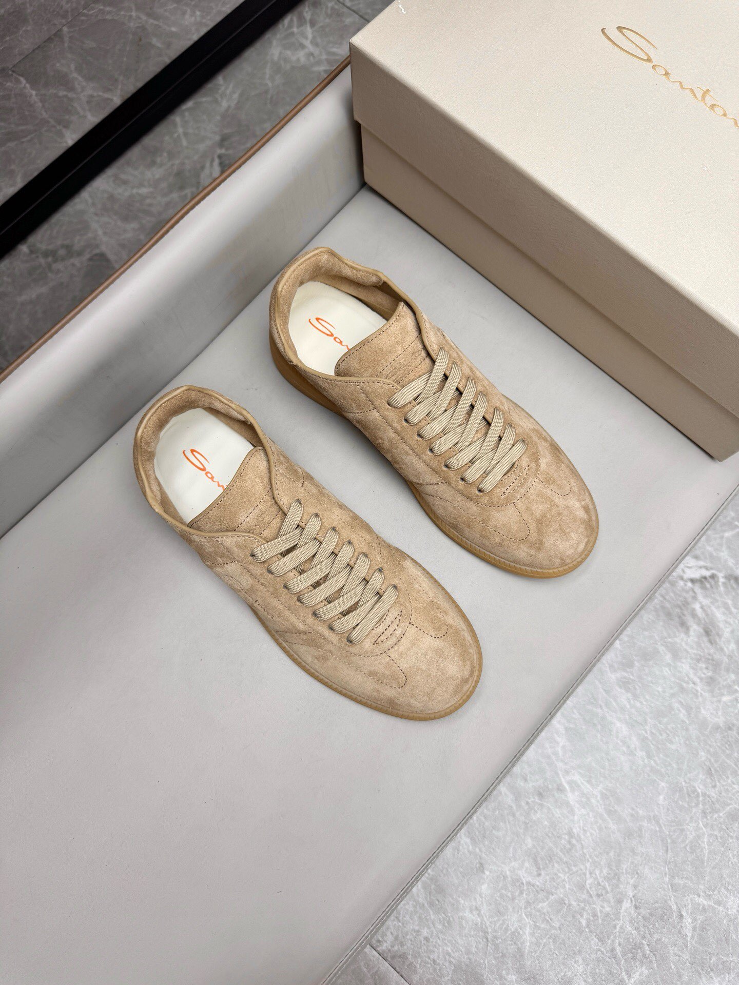 NO:222348,Brand Santoni original color matching Size 39-44 Custom made 38.45.46 Price Material Santoni Italian men's handmade calfskin casual shoes Pure handmade shoe brand, each pair of shoes is simple and classic, using 