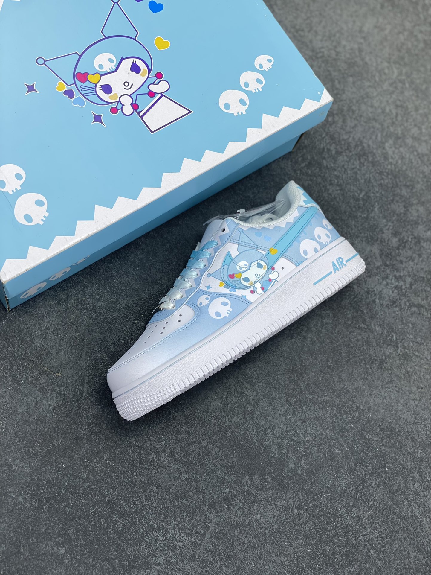 图片[7]-超限量联名  Doraemon×Nike Air Force 1 Low小巫女联名款 骷髅头空军一号 渐变白天蓝 低帮休闲板鞋 定制皮料 纯正空军板型 原装定制鞋盒 原楦头原纸板 内置全掌气垫 货号：CW2288-111 尺码：36 36.5 37.5 38 38.5 39 40 40.5 41 42 42.5 43 44 44.5 45-选品中心