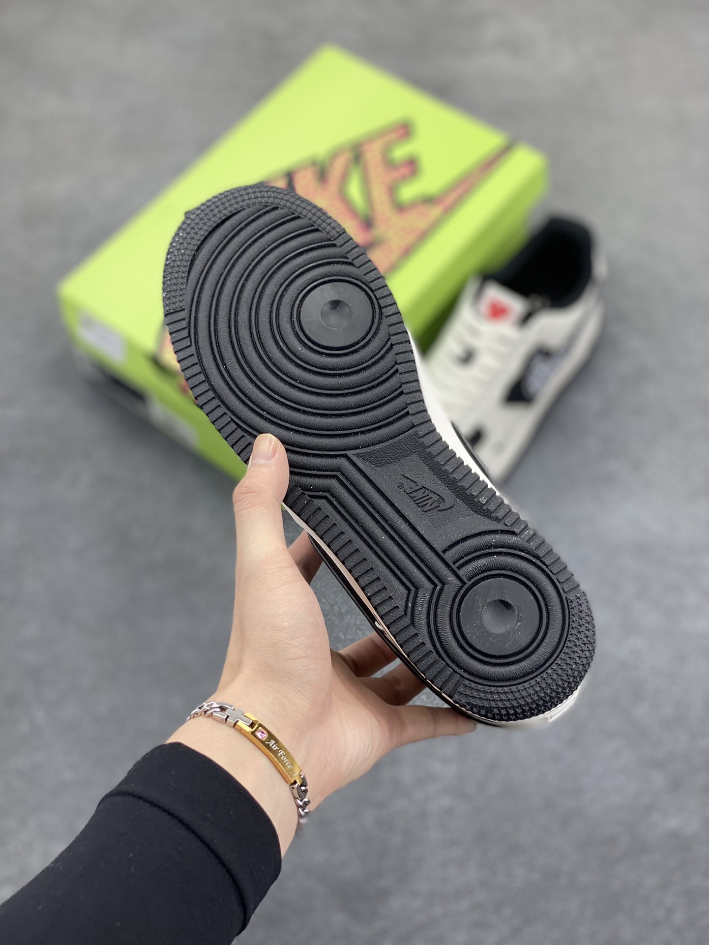 图片[5]-高端定制Nike Air Force 1 \’07 Low 北面联名——— 奶白黑钩CDG 高端定制 低帮休闲板鞋 定制鞋盒 大厂纯原品质出货 超高清洁度 皮料切割干净无任何毛边 细节完美 货号：KY8899-110 尺码：36 36.5 37.5 38 38.5 39 40 40.5 41 42 42.5 43 44 44.5 45-选品中心