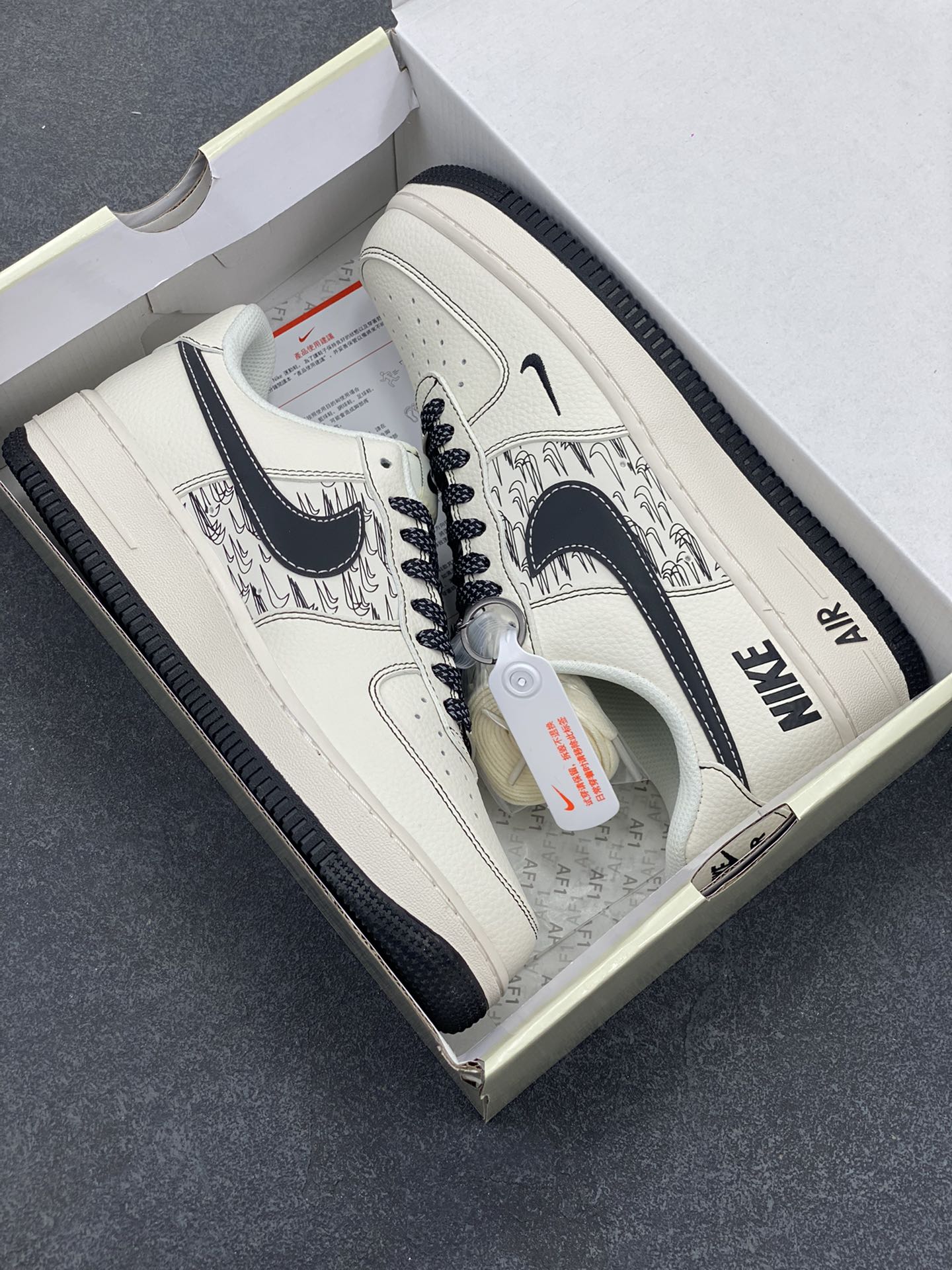 图片[9]-NIke Air Force 1 \’07 Low “NIKE联名——米黑多重勾”空军一号 低帮 运动鞋 休闲鞋 折边针车 工艺难度大 原楦头原纸板 原装鞋盒 定制五金配件 内置全掌气垫 原厂鞋底 货号：HH7518-068 尺码：36 36.5 37.5 38 38.5 39 40 40.5 41 42 42.5 43 44 44.5 45-选品中心