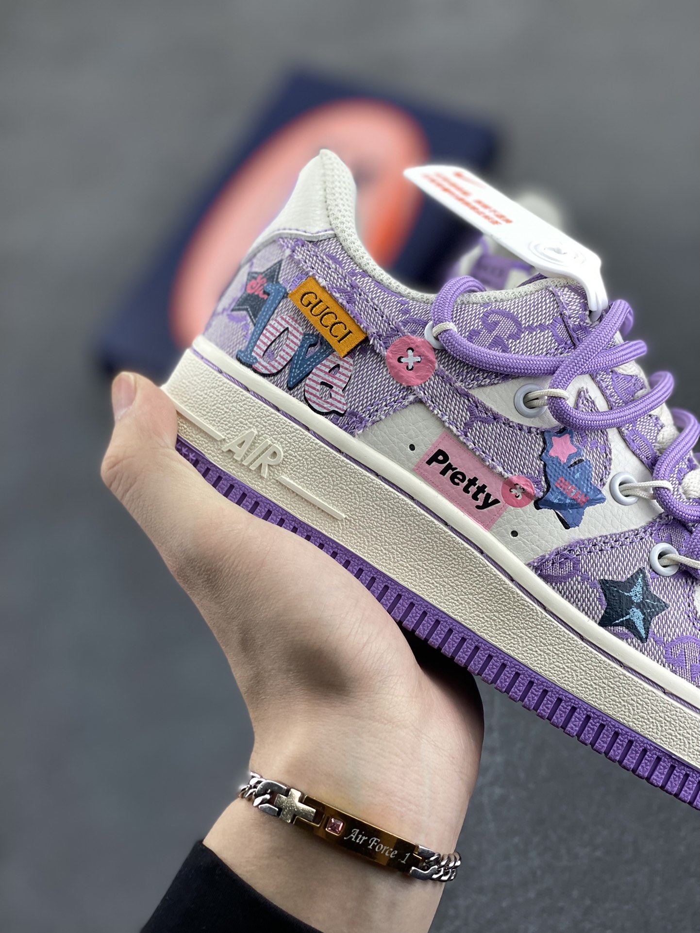 图片[6]-Nike Air Force 1 Low✨ “Purple Star” ✨“紫色星星”空军一号低帮休闲运动绑带板鞋 传说，每一颗紫色星星都是宇宙孕育的奇珍。当恒星走向生命尽头，经历复杂的核聚变与物质重组，才有可能诞生这般梦幻的存在。它的诞生，是宇宙历经无数次的巧合与碰撞，精心雕琢的杰作，承载着整个星系的希望与浪漫 货号：BD7700-022 尺码：36 36.5 37.5 38 38.5 39 40 40.5 41 42 42.5 43 44 44.5 45-选品中心