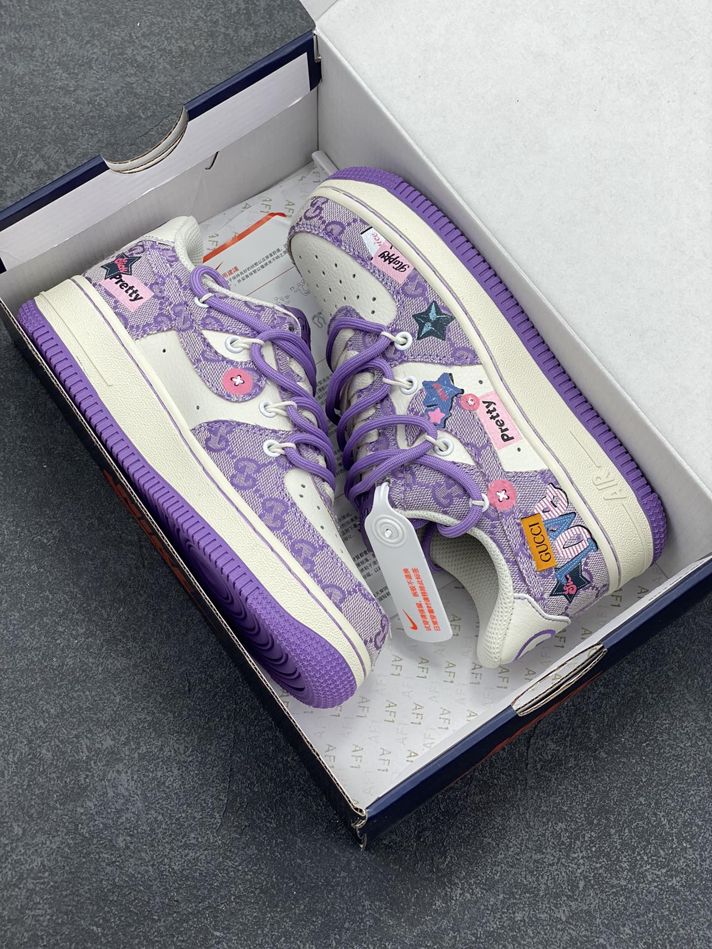 图片[9]-Nike Air Force 1 Low✨ “Purple Star” ✨“紫色星星”空军一号低帮休闲运动绑带板鞋 传说，每一颗紫色星星都是宇宙孕育的奇珍。当恒星走向生命尽头，经历复杂的核聚变与物质重组，才有可能诞生这般梦幻的存在。它的诞生，是宇宙历经无数次的巧合与碰撞，精心雕琢的杰作，承载着整个星系的希望与浪漫 货号：BD7700-022 尺码：36 36.5 37.5 38 38.5 39 40 40.5 41 42 42.5 43 44 44.5 45-选品中心