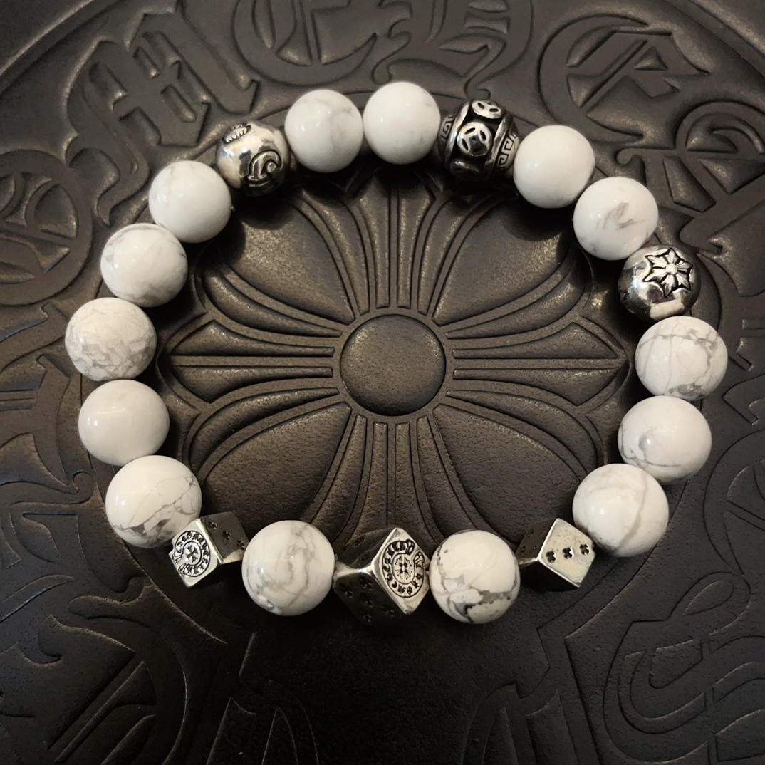 NO:108209,New [Counter Quality] Chrome Hearts Croxin Classic retro multi-element white turquoise bracelet, Kuaishou/ins/Little Red Book popular, different concave and convex and convex design styles present unique. Cross Scout flowers are Croxin's logo, so they last longer. Genuine version Chrome Hearts Croxin, differentiate the market ordinary light version, benchmark the quality of the version, look at the details of the letter printing, the degree of retro old gray oxygen. Seiko version!  , jewelry boutique, chrome hearts, chrome hearts, bracelet19860909新款【专柜品质】Chrome Hearts克罗心 经典复古多元素白松石手串手链 ,快手/ins/小红书热门,凹凸造型不同的花纹设计风格呈现出与众不同 十字架童军花是克罗心的标志 所以更经久不衰 正品打版Chrome Hearts克罗心 区别市场普通轻版 对版对标品质 看字印细节 复古做旧灰氧程度.精工版本！,饰品精品,chrome hearts,chrome hearts,bracelet,Jewelry