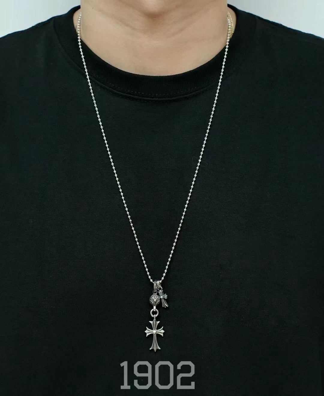 NO:108219,New [Counter Quality] Chrome Hearts Croxin Classic retro round bead necklace, cross pendant, different pattern design styles with concave and convex shapes, presenting uniqueness. Cross Scout flowers are Croxin's ambition, so they last longer. Genuine version of Chrome Hearts Croxin, differentiated from the market, benchmarked on the quality of the version, looking at the details of the letter printing, retro old gray oxygen level. Seiko version!  !  !  Pure handmade ~ Authentic model opening must-have fashion and fashion, both men and women can wear it, same style for couples, original official website, rock punk style silver style, retro elements, trendy and versatile!  , jewelry boutique, chrome hearts, chrome hearts, necklace19860909新款【专柜品质】Chrome Hearts克罗心 经典复古圆珠项链,十字架吊坠 凹凸造型不同的花纹设计风格 呈现出与众不同 十字架 童军花是克罗心的志 所以更经久不衰 正品打版Chrome Hearts克罗心 区别市场普通轻版 对版对标品质 看字印细节 复古做旧灰氧程度.精工版本！！！ 纯手工打造 ～正品开模潮流时尚必备 男女均可佩戴 情侣同款 官网原版 摇滚朋克泰银风格 复古元素 潮流百搭！,饰品精品,chrome hearts,chrome hearts,necklace,Jewelry