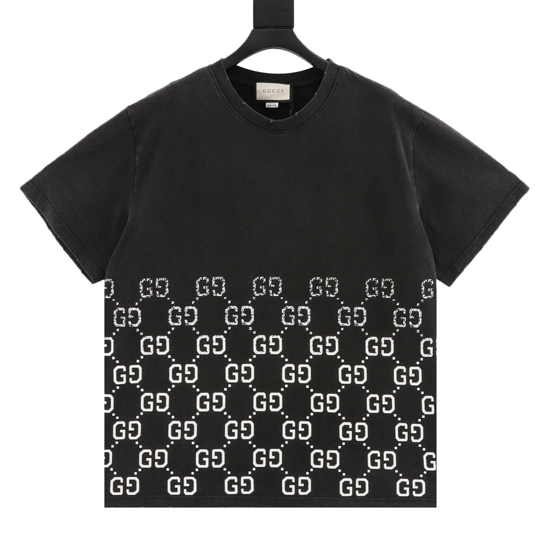 GUCCI/古驰 双GG印花渐变情侣款短袖T恤 情侣街拍的时尚款短TEE，炸街系列 经典再现的双GG印花logo设计，一目了然的品P价值直接输出 大logo的设计款，就是这么惹上，BIGGER感高级！客供定织针织全棉面料制作，面料质感瓷实…