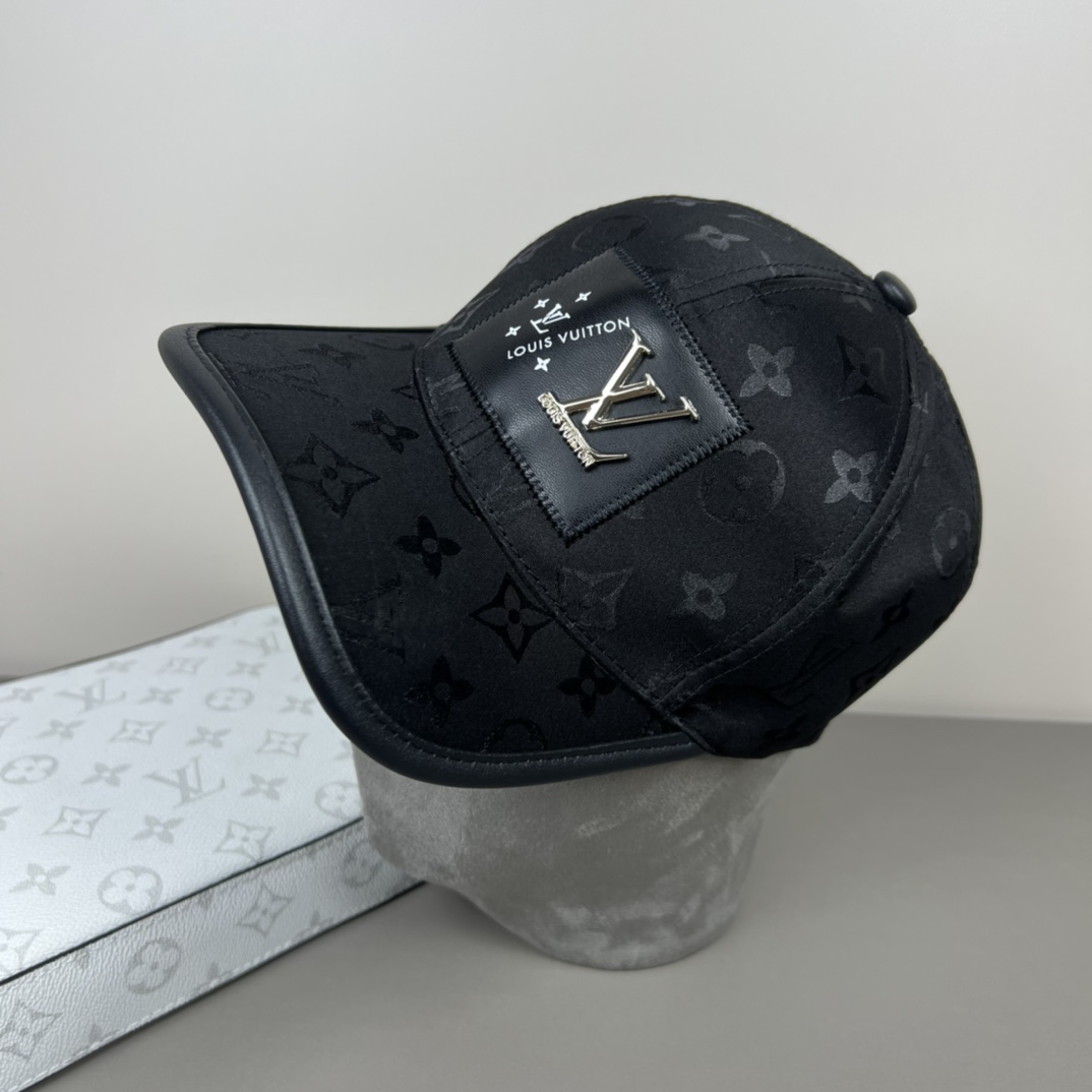 NO:225901,Louis Vuitton lv baseball cap Louis Vuitton new heavy industry creates high-end and atmospheric, versatile and universal for both men and women!  hat straw hat fisherman hat baseball hat, hat, louis vuitton, louis vuitton, louis vuitton, espadrilles, hats19860909路易威登lv棒球帽 LouisVuitton新款重工打造高端大气,百搭款男女通用！帽子草帽渔夫帽棒球帽,帽子,louis vuitton,louis vuitton,louis vuitton,espadrilles,hats,hat