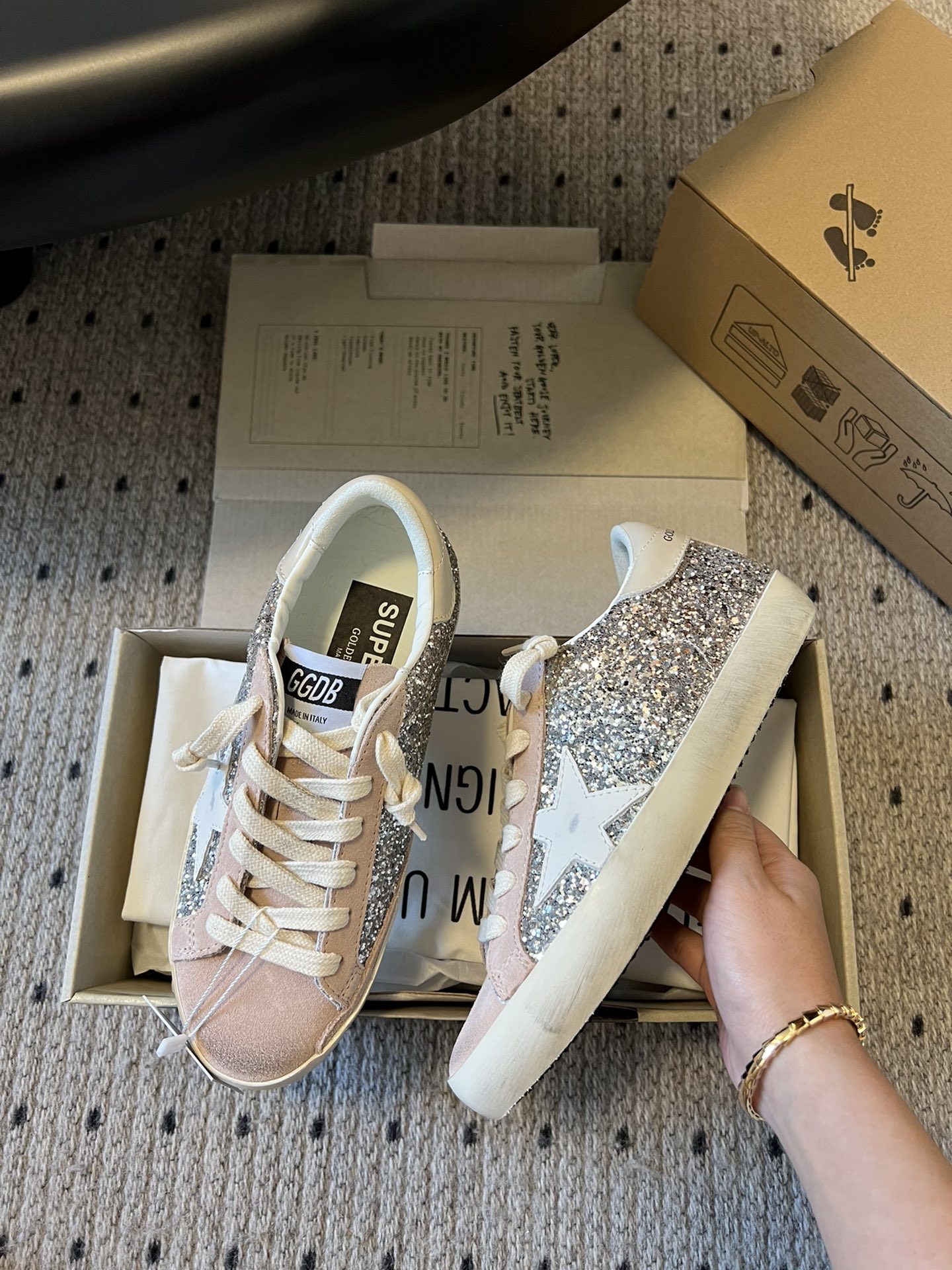 NO:416520,ggdb star cinnamon powder new color original replica high version. Low-end Don't Disturb GGDB BALL STAR series 25ss hot couple model thick bottom, celebrity private server demonstration × so versatile!  No need to worry about washing shoes anymore!  Original custom cowhide (the essence of old making) inner towel + cowhide inner cowhide foot pad, original mold opening 2.5cm high-rise latex insole, irregular hand-polished torn upper, even the soles are polished and worn. Size women 35-41, men 40-46 (men's size is expensive 40. Men's size is customized to only adjust the upper and lower sizes, 41. 46 custom made not return or exchange), casual shoes/sports shoes, sneakers, cowhide19860909ggdb star 肉桂粉新色原版复刻高版本.低端勿扰 GGDB BALL STAR 系列25ss爆款情侣款厚底 明星私服上脚示范 ×就是这么百搭 ！再也不用担心洗鞋的问题啦！ 鞋面原版定制牛皮（做旧精髓所在）内里毛巾+牛皮内里牛皮垫脚,原版开模2.5cm内增高乳胶鞋垫 不规则手工打磨做破鞋面,就连鞋底也是打磨做旧的 Size女35-41 男40-46（男码贵40.男码定做只调上下码,41. 46订做不退换）,休闲鞋/运动鞋,sneakers,cowhide,Women's Shoes