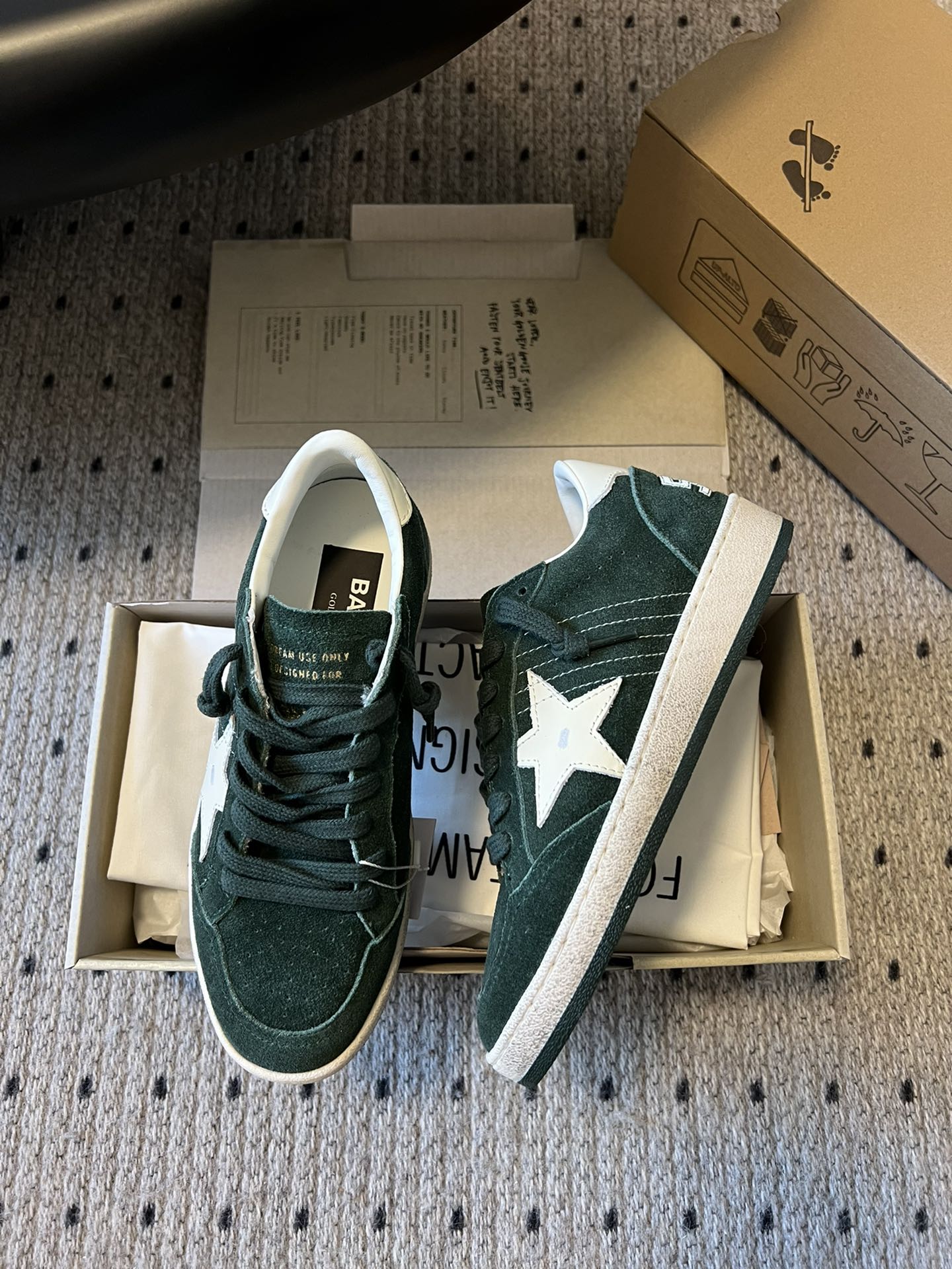 NO:416515,ballstar dark green original replica high version. Low-end Don't Disturb GGDB BALL STAR series 25ss hot couple model thick bottom. Celebrity private server demonstration × so versatile!  No need to worry about washing shoes anymore!  Original custom cowhide (the essence of old making) inner towel + cowhide inner cowhide foot pad, original mold opening 2.5cm high-rise latex insole, irregular hand-polished torn upper, even the soles are polished and worn. Size women 35-41, men 40-46 (men's size is expensive 40. Men's size is customized to only adjust the upper and lower sizes, 41. 46 custom made no return or exchange), casual shoes/sports shoes, sneakers, cowhide19860909ballstar 墨绿色 原版复刻高版本.低端勿扰 GGDB BALL STAR 系列25ss爆款情侣款厚底 明星私服上脚示范 ×就是这么百搭 ！再也不用担心洗鞋的问题啦！ 鞋面原版定制牛皮（做旧精髓所在）内里毛巾+牛皮内里牛皮垫脚,原版开模2.5cm内增高乳胶鞋垫 不规则手工打磨做破鞋面,就连鞋底也是打磨做旧的 Size女35-41 男40-46（男码贵40.男码定做只调上下码,41. 46订做不退换）,休闲鞋/运动鞋,sneakers,cowhide,Women's Shoes