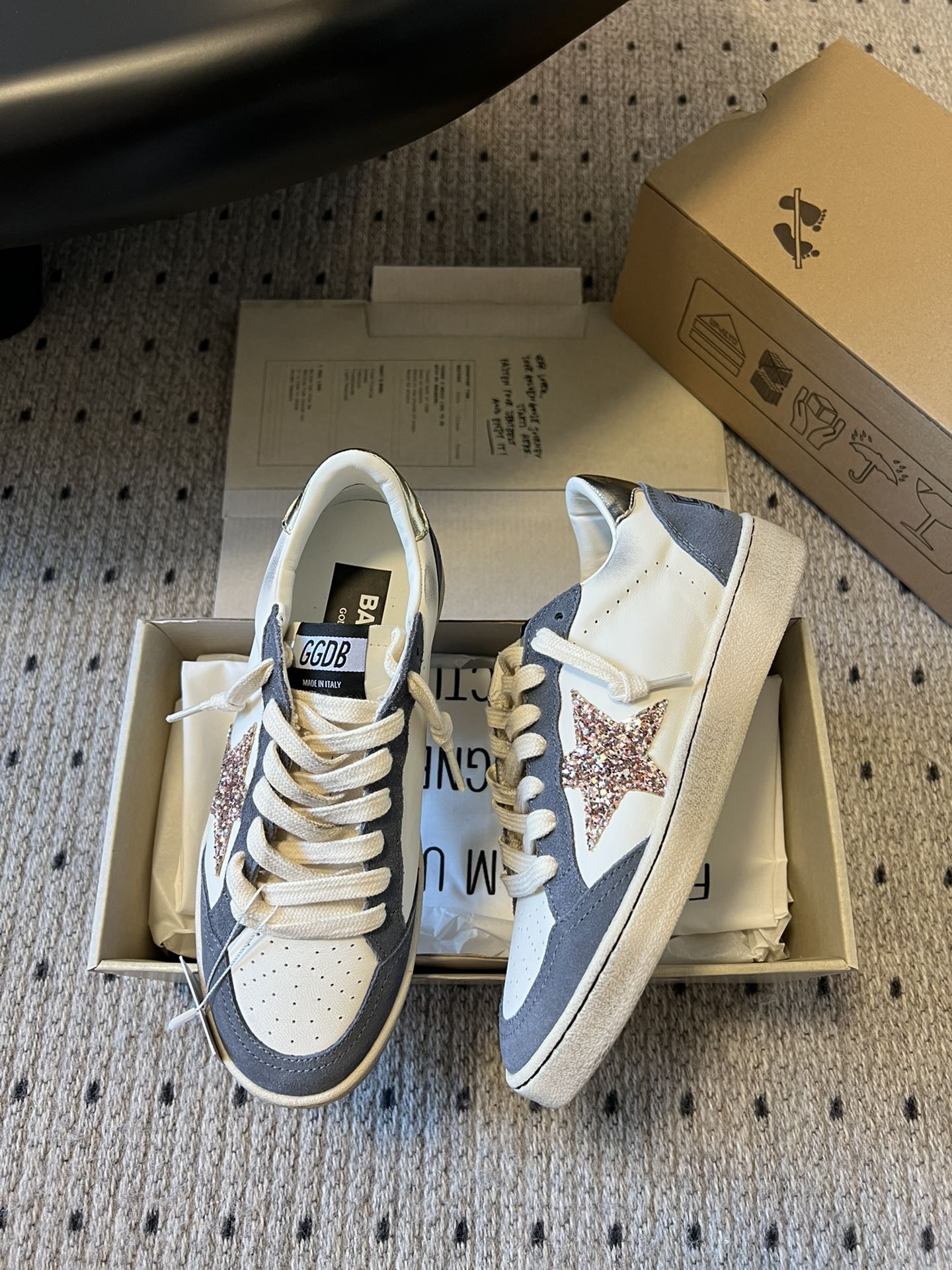 NO:416509,Ballstar Golden Tail Pink Star Original Replica High-version. Low-end Do Not Disturb GGDB BALL STAR Series 25ss Hot Couple Model Thick Boots Celebrity Private Server Demonstration × That's how versatile!  No need to worry about washing shoes anymore!  Original custom cowhide (the essence of old making) inner towel + cowhide inner cowhide foot pad, original mold opening 2.5cm high-rise latex insole, irregular hand-polished torn upper, even the soles are polished and worn. Size women 35-41, men 40-46 (men's size is expensive 40. Men's size is customized to only adjust the upper and lower sizes, 41. 46 custom made no return or exchange), casual shoes/sports shoes, sneakers, cowhide19860909ballstar金尾粉彩星 原版复刻高版本.低端勿扰 GGDB BALL STAR 系列25ss爆款情侣款厚底 明星私服上脚示范 ×就是这么百搭 ！再也不用担心洗鞋的问题啦！ 鞋面原版定制牛皮（做旧精髓所在）内里毛巾+牛皮内里牛皮垫脚,原版开模2.5cm内增高乳胶鞋垫 不规则手工打磨做破鞋面,就连鞋底也是打磨做旧的 Size女35-41 男40-46（男码贵40.男码定做只调上下码,41. 46订做不退换）,休闲鞋/运动鞋,sneakers,cowhide,Women's Shoes