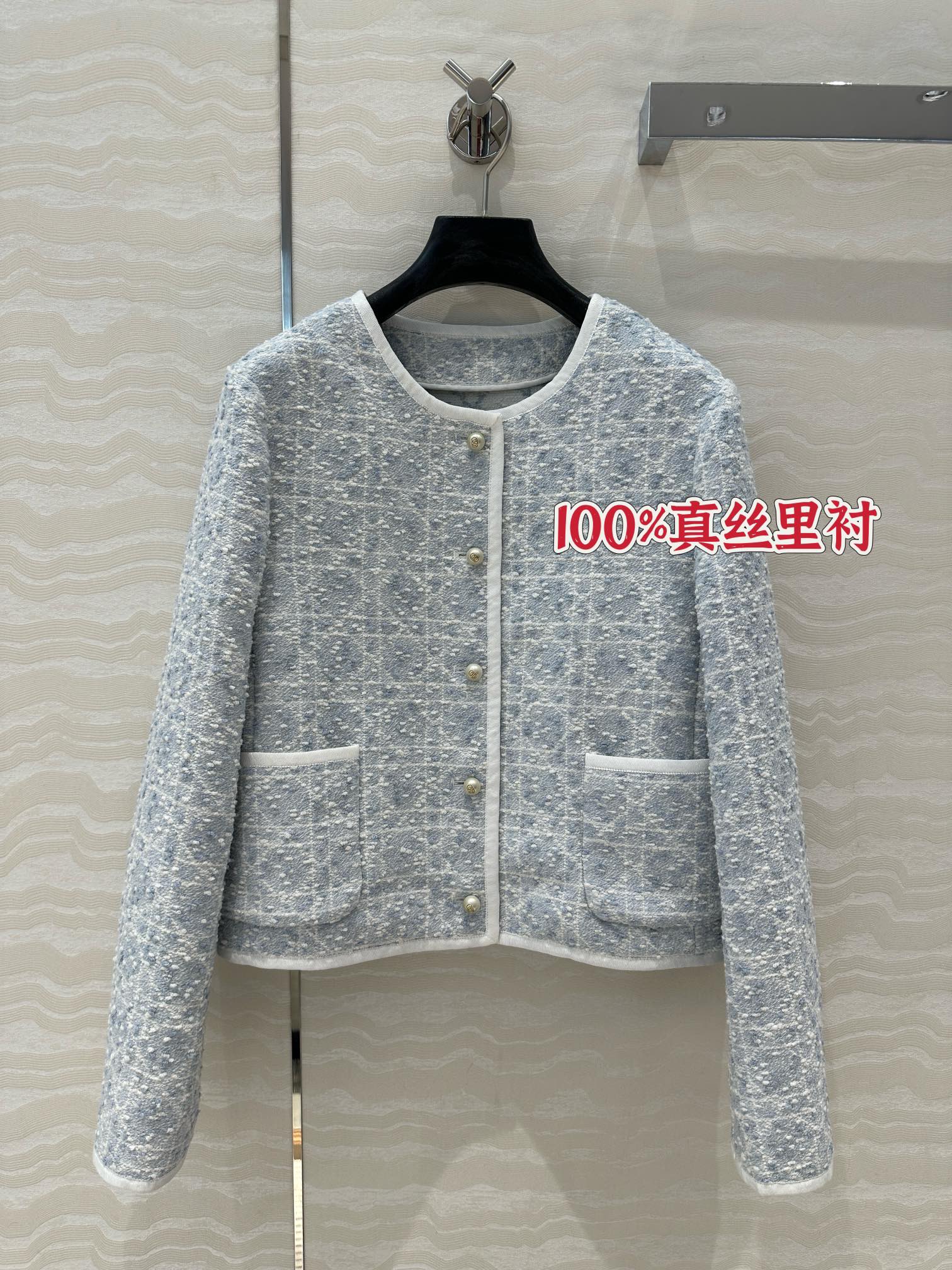 独家首发❤️高端原单品质！认准我家100%真丝里衬。
Miss D 25春夏限定冰川蓝🩵戴妃藤格纹经典箱