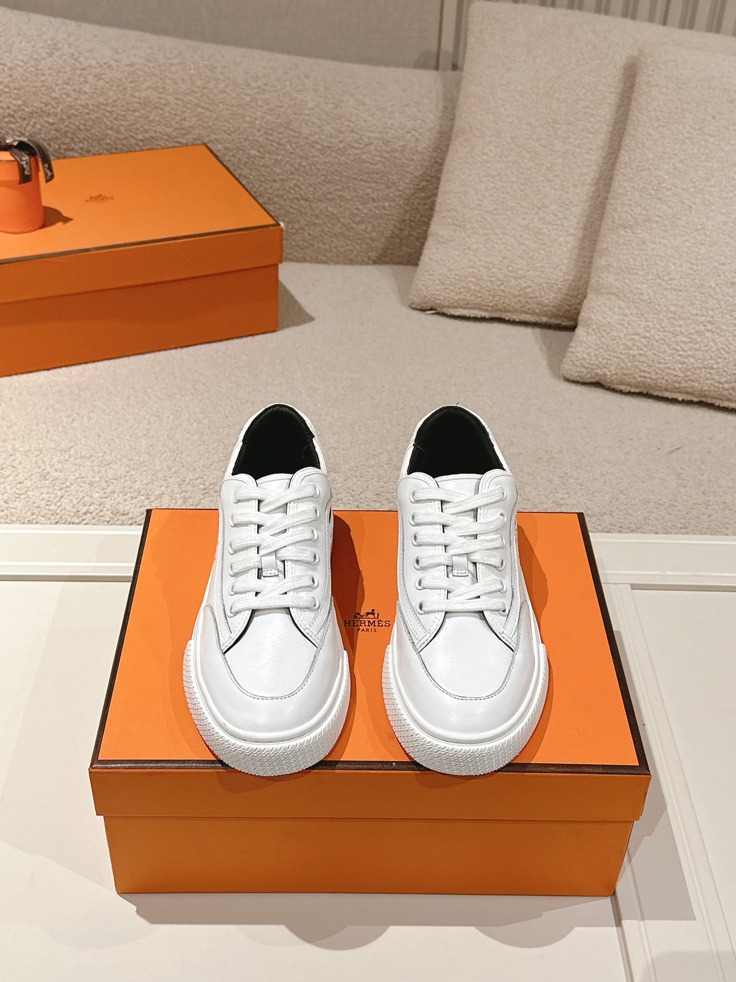 NO:466758,Purchase price Hermes Top version # Hermes deep series couples white shoes casual skateboard shoes Fashion graphic design Create a retro style Upper cowhide material inner sheepskin outsole tpu outsole size 35-45, casual shoes/sports shoes, hermes, hermes, sneakers, cowhide, sheepskin19860909代购价Hermes 顶级版本# 爱马仕deep系列情侣款小白鞋休闲滑板鞋 时尚的图形设计 打造复古风格 鞋面牛皮材质 内里羊皮里 大底tpu大底 码数35-45,休闲鞋/运动鞋,hermes,hermes,sneakers,cowhide,sheepskin,Women's Shoes