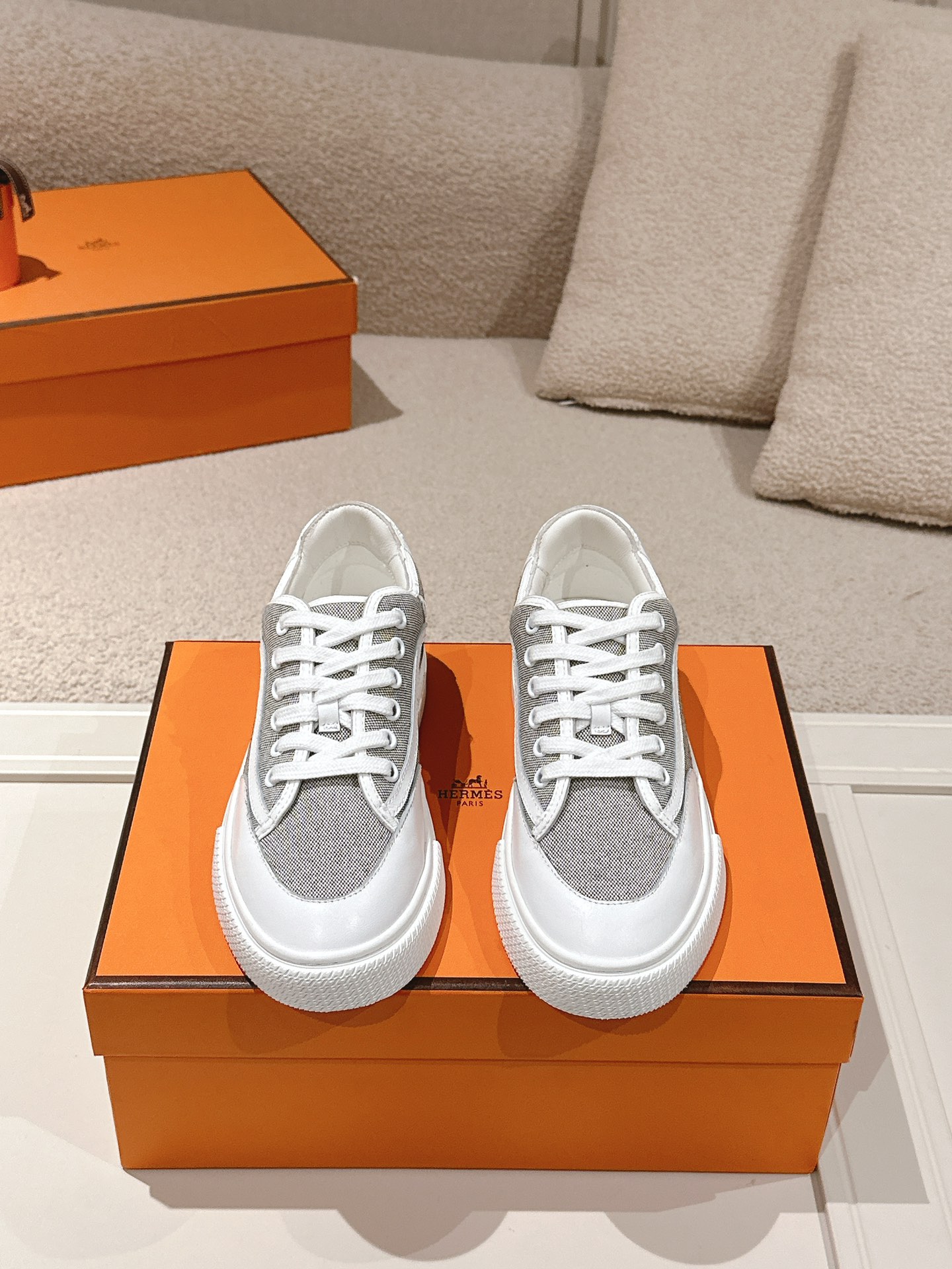 NO:466768,Hermes top version # Hermes deep series couples white shoes casual skateboard shoes Fashion graphic design Create a retro style Upper cowhide material inner sheepskin outsole tpu outsole size 35-45 Purchase price, casual shoes/sports shoes, hermes, hermes, sneakers, cowhide, sheepskin19860909Hermes 顶级版本# 爱马仕deep系列情侣款小白鞋休闲滑板鞋 时尚的图形设计 打造复古风格 鞋面牛皮材质 内里羊皮里 大底tpu大底 码数35-45 代购价,休闲鞋/运动鞋,hermes,hermes,sneakers,cowhide,sheepskin,Women's Shoes