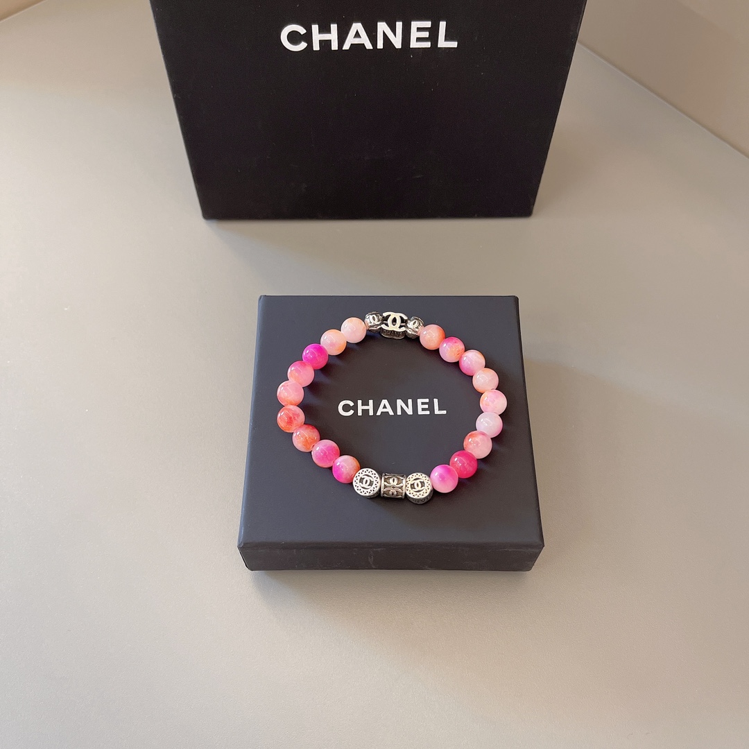 NO:107936,The new product is released. The latest style of the Jumei Chanel bracelet is higher in grade. The same style is the same as the star. The details are used to treat the version. The non-market bright version is always available. Chanel is popular. It is very easy to match with trendy clothes sizes 16-23, jewelry quality, chanel19860909批 新品发布巨美香奈儿最新款手串档次更高明星同款 细节对版做旧处理 非市面亮面版型 这款一直在出 香奈儿里面热卖款 非常好搭配潮流衣服尺寸16-23,饰品精品,chanel,Jewelry