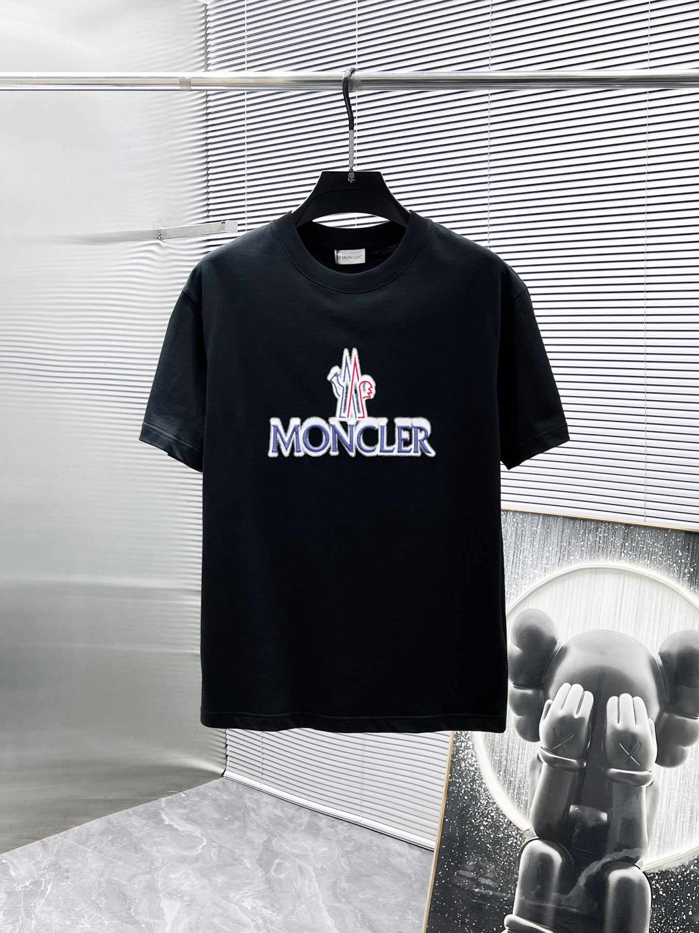 NO:160021,Moncler 2025ss new style, half-sleeved T-shirt, short-sleeved round neck T-shirt, high-end version!  Customized fabrics for counters are breathable and comfortable, with impeccable details, and the brand element design concept reflects high quality. The feel is delicate and soft!  It is casually cut, with a great upper body style!  48-56, christian louboutin, Moncler, T-shirt, tees, t-shirt, alexander wang19860909蒙口 moncler 2025ss新款 半袖 体恤 短袖 圆领T恤,高端版本！专柜定制面料 透气舒适度高,细节无可挑剔,品牌元素设计理念,体现高品质.手感细腻柔软！呈现休闲裁剪,上身版型超赞！码数48-56,,christian louboutin,Moncler,T-shirt,tees，t-shirt,alexander wang,Men's clothing