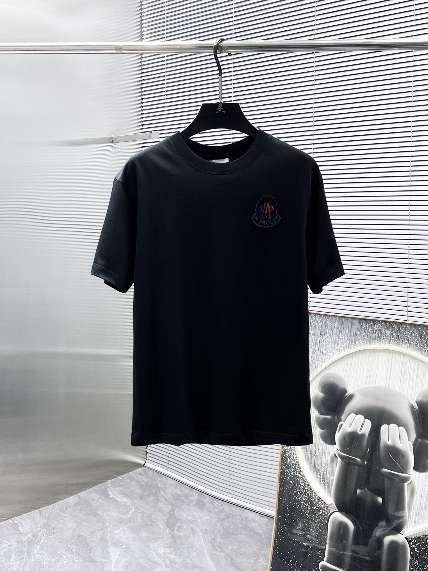 NO:162820,Moncler 2025ss new style, half-sleeved T-shirt, short-sleeved round neck T-shirt, high-end version!  Customized fabrics for counters are breathable and comfortable, with impeccable details, and the brand element design concept reflects high quality. The feel is delicate and soft!  It is casually cut, with a great upper body style!  48-56, christian louboutin, Moncler, T-shirt, tees, t-shirt, alexander wang19860909蒙口 moncler 2025ss新款 半袖 体恤 短袖 圆领T恤,高端版本！专柜定制面料 透气舒适度高,细节无可挑剔,品牌元素设计理念,体现高品质.手感细腻柔软！呈现休闲裁剪,上身版型超赞！码数48-56,,christian louboutin,Moncler,T-shirt,tees，t-shirt,alexander wang,Men's clothing