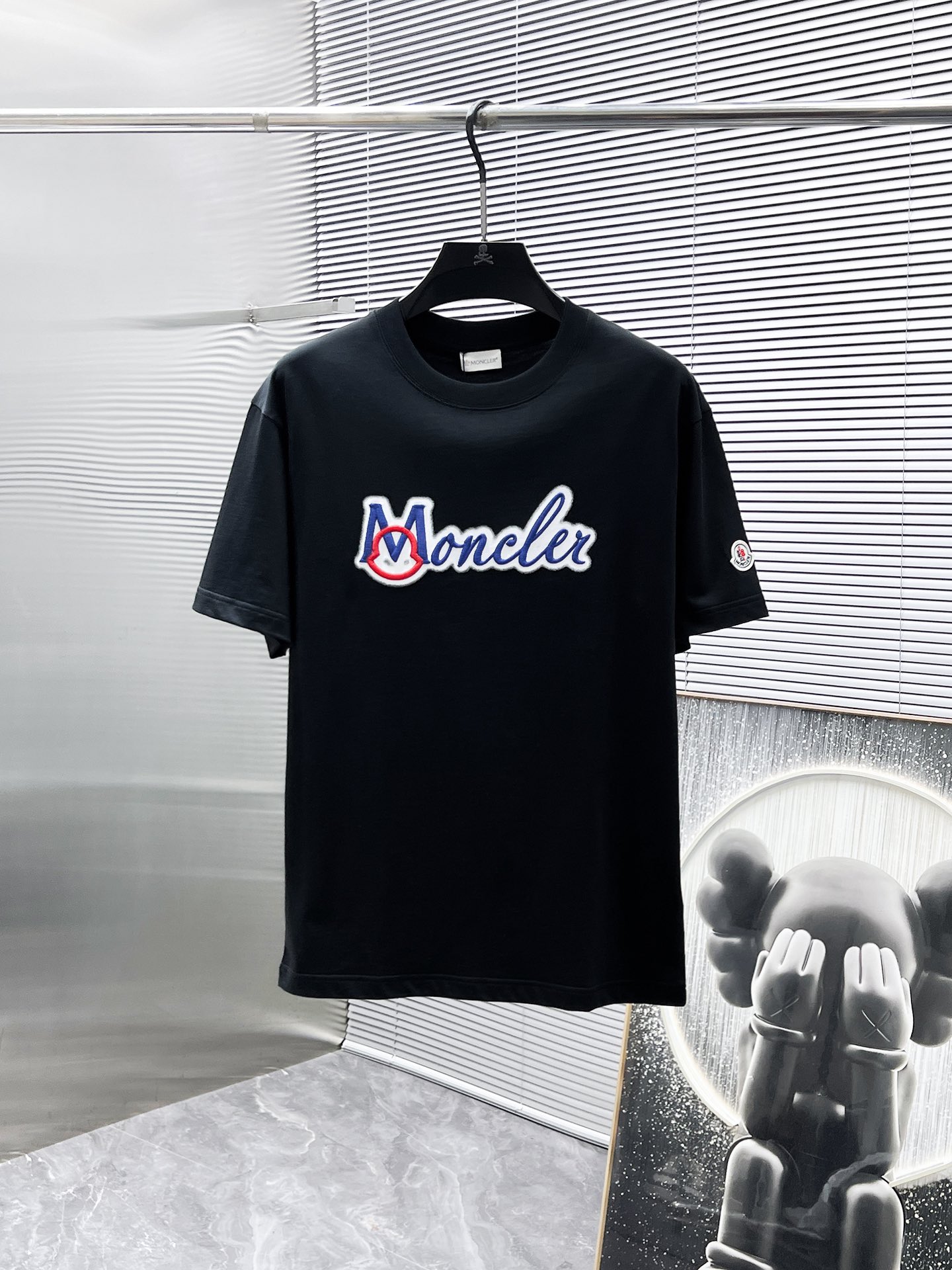 NO:162825,Moncler 2025ss new style, half-sleeved T-shirt, short-sleeved round neck T-shirt, high-end version!  Customized fabrics for counters are breathable and comfortable, with impeccable details, and the brand element design concept reflects high quality. The feel is delicate and soft!  It is casually cut, with a great upper body style!  48-56, christian louboutin, Moncler, T-shirt, tees, t-shirt, alexander wang19860909蒙口 moncler 2025ss新款 半袖 体恤 短袖 圆领T恤,高端版本！专柜定制面料 透气舒适度高,细节无可挑剔,品牌元素设计理念,体现高品质.手感细腻柔软！呈现休闲裁剪,上身版型超赞！码数48-56,,christian louboutin,Moncler,T-shirt,tees，t-shirt,alexander wang,Men's clothing