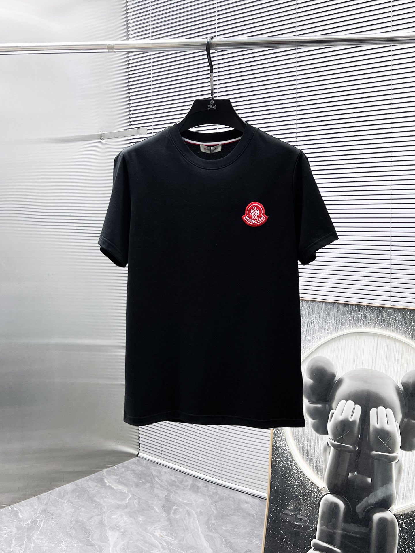NO:140852,Moncler Ss New Style, Half-sleeved T-shirt, Short-sleeved Round-neck T-shirt, High-end Version!  Customized fabrics for counters are breathable and comfortable, with impeccable details, and the brand element design concept reflects high quality. The feel is delicate and soft!  It is casually cut, with a great upper body style!  S-XXL, christian louboutin, Moncler, T-shirt, tees, t-shirt, alexander wang19860909蒙口 moncler ss新款 半袖 体恤 短袖 圆领T恤,高端版本！专柜定制面料 透气舒适度高,细节无可挑剔,品牌元素设计理念,体现高品质.手感细腻柔软！呈现休闲裁剪,上身版型超赞！码数S-XXL,,christian louboutin,Moncler,T-shirt,tees，t-shirt,alexander wang,Men's clothing
