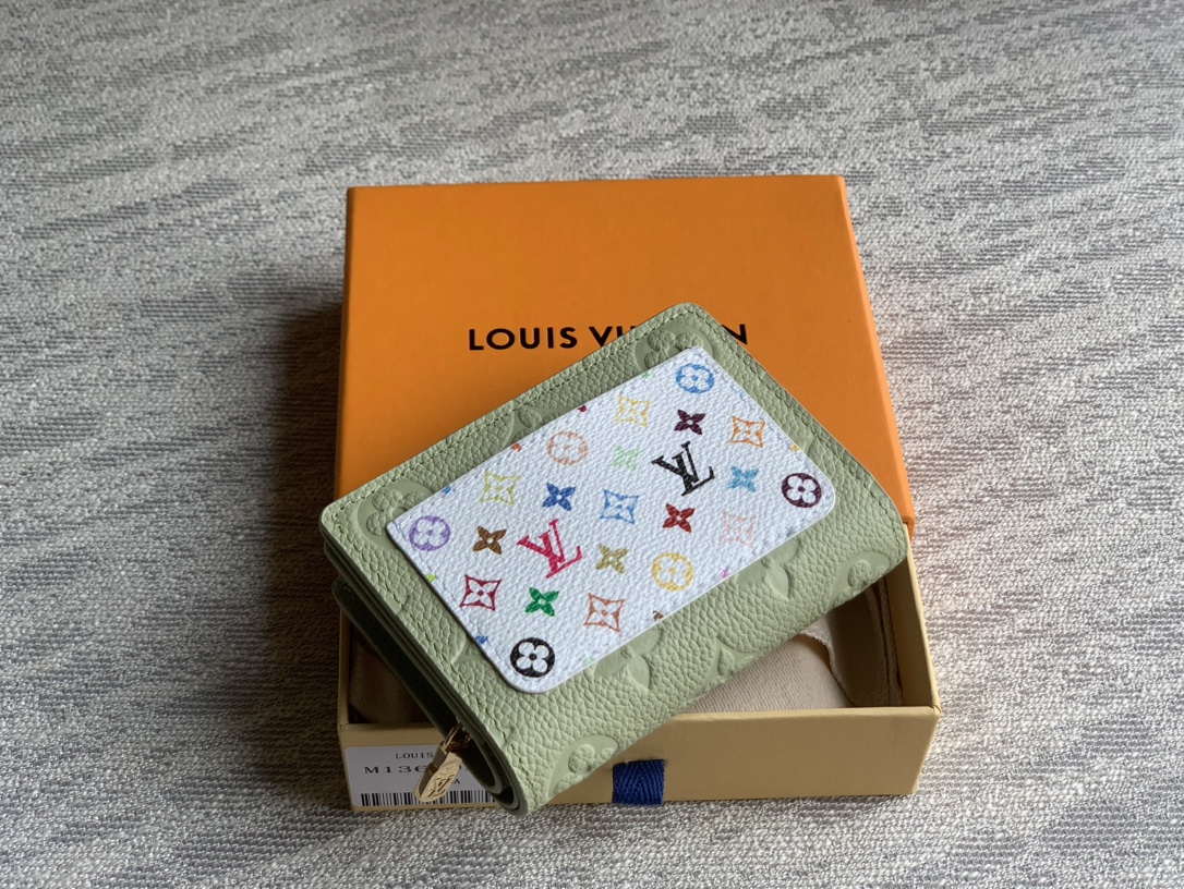 루이비통 LV × TM 클레어 모노그램 지갑 상세 이미지 2