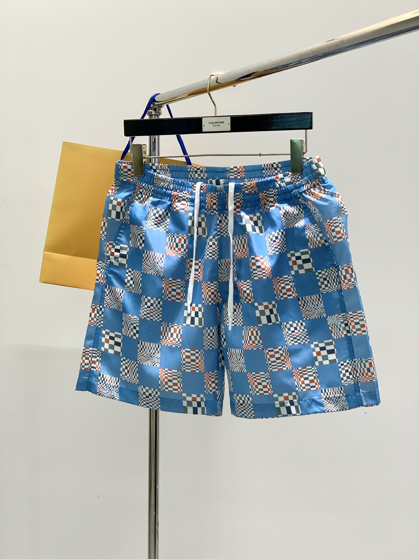 NO:132678,,LouisVuitton, the latest summer model, available at the counter at the same time, original singles, fashionable casual shorts, very distinctive on the upper body!  Eye-catching and highlighted, imported original fabric, top-grade printed letter pattern decorative logo, original hardware and auxiliary materials decoration, simple but not lacking in fashion, classic and atmospheric, comfortable and breathable, handsome and stylish on the upper body, S-XL,, louis vuitton, louis vuitton, shorts, alexander wang19860909,LouisVuitton 路易威登,夏季最新款,专柜同步有售,原单狠货,时尚休闲短裤,上身很有特点！吸睛而有亮点,进口原版面料,顶级印花字母图案装饰Logo,原版五金辅料装饰,简单而不失时尚,经典大气,舒适透气,上身帅气有型,码数S-XL,,louis vuitton,louis vuitton,shorts,alexander wang,Men's clothing