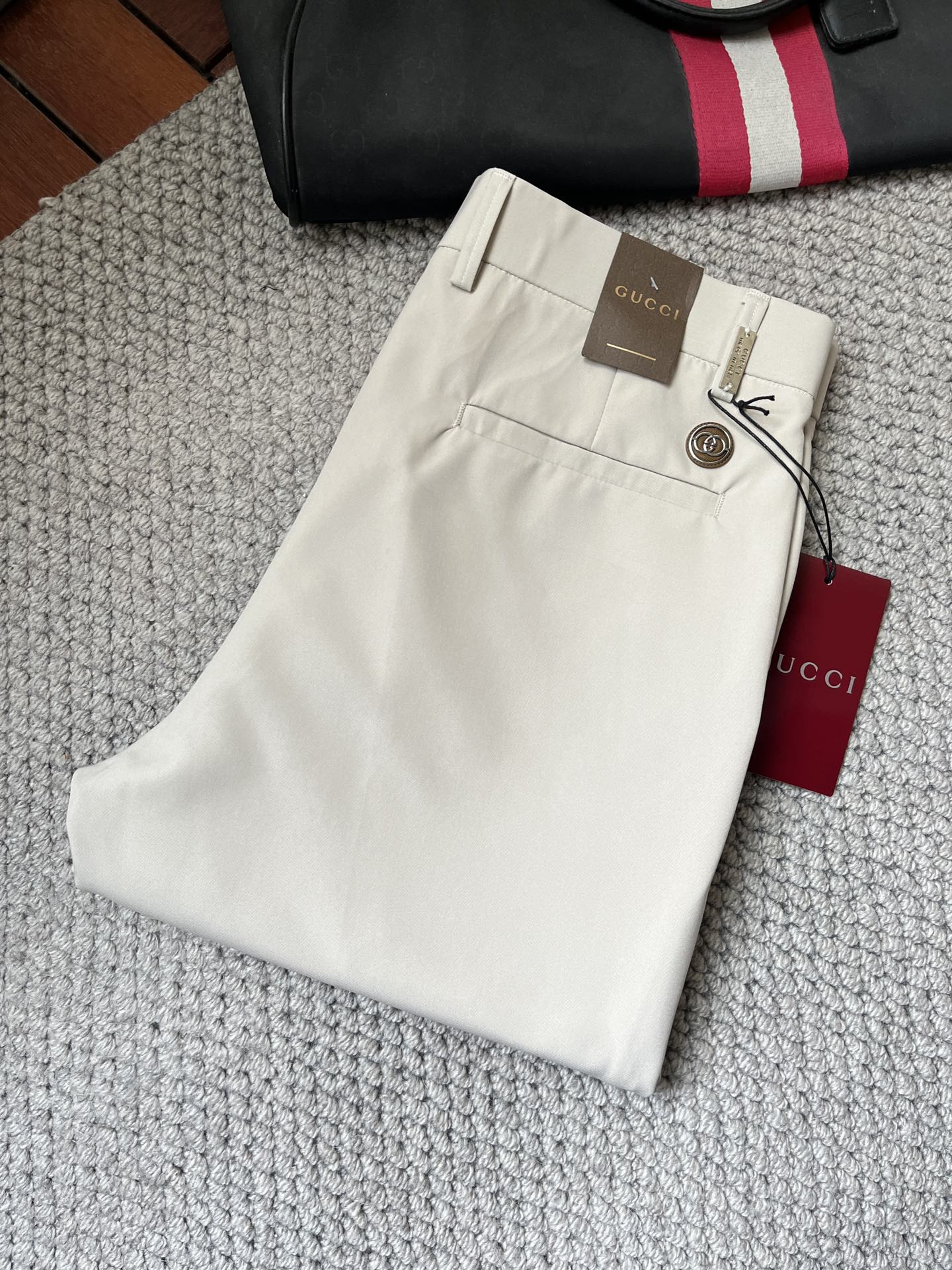 NO:135356,Ancient ‘’’ casual pants, 2025SS spring and summer new style, high-end custom pants special fabric, customized original hardware, heavy industry technology, fine line, custom fabric, soft and comfortable, significant texture, exquisite auxiliary materials, excellent upper body effect, complete three standards, standard sizes 28-36, no 35 (shipped the next day),,alexander wang19860909古‘’休闲裤 西裤2025SS春夏新款 高级定制裤子专用面料 定制原版五金 重工工艺打造 车工走线精细 定制面料 柔软舒适 质感显著 辅料精美 上身效果超赞 三标齐全 标准尺码28-36,无35（隔天出货）,,alexander wang,Men's clothing