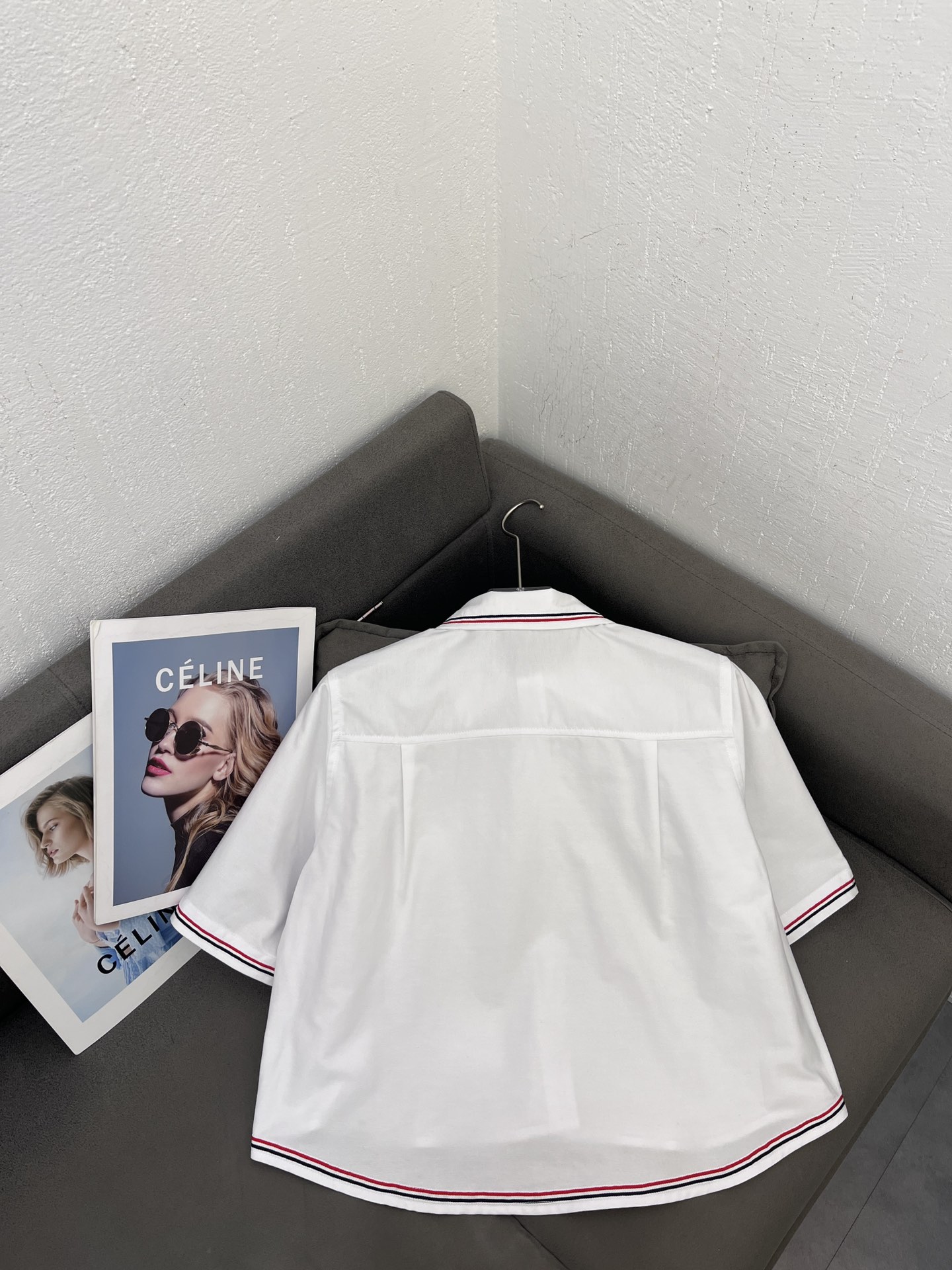 “High-End Women’s Clothes: TB Thom Browne Summer Cuffband Design Short Sleeves in Soft Cotton” - 图片 4