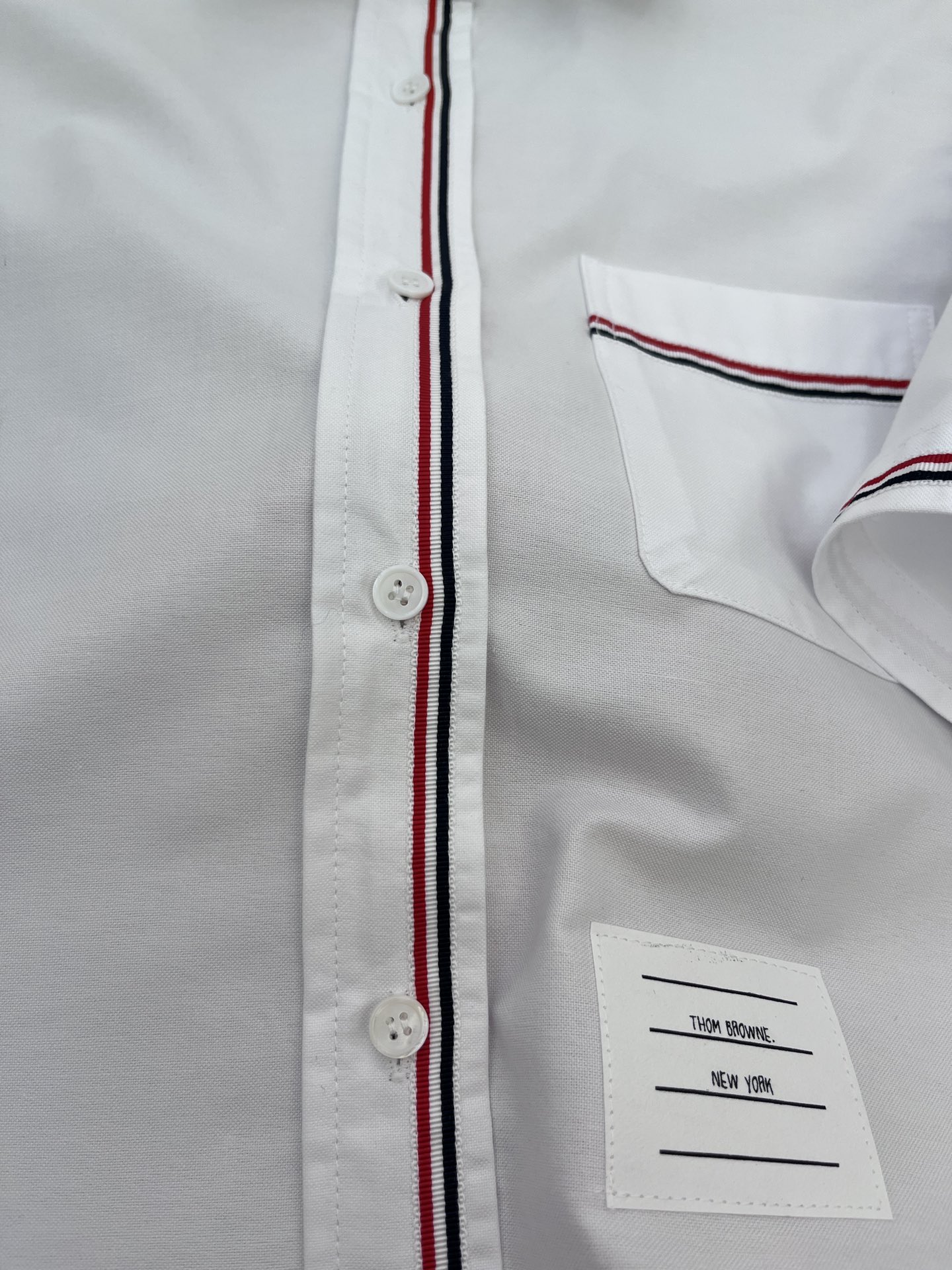 “High-End Women’s Clothes: TB Thom Browne Summer Cuffband Design Short Sleeves in Soft Cotton” - 图片 3