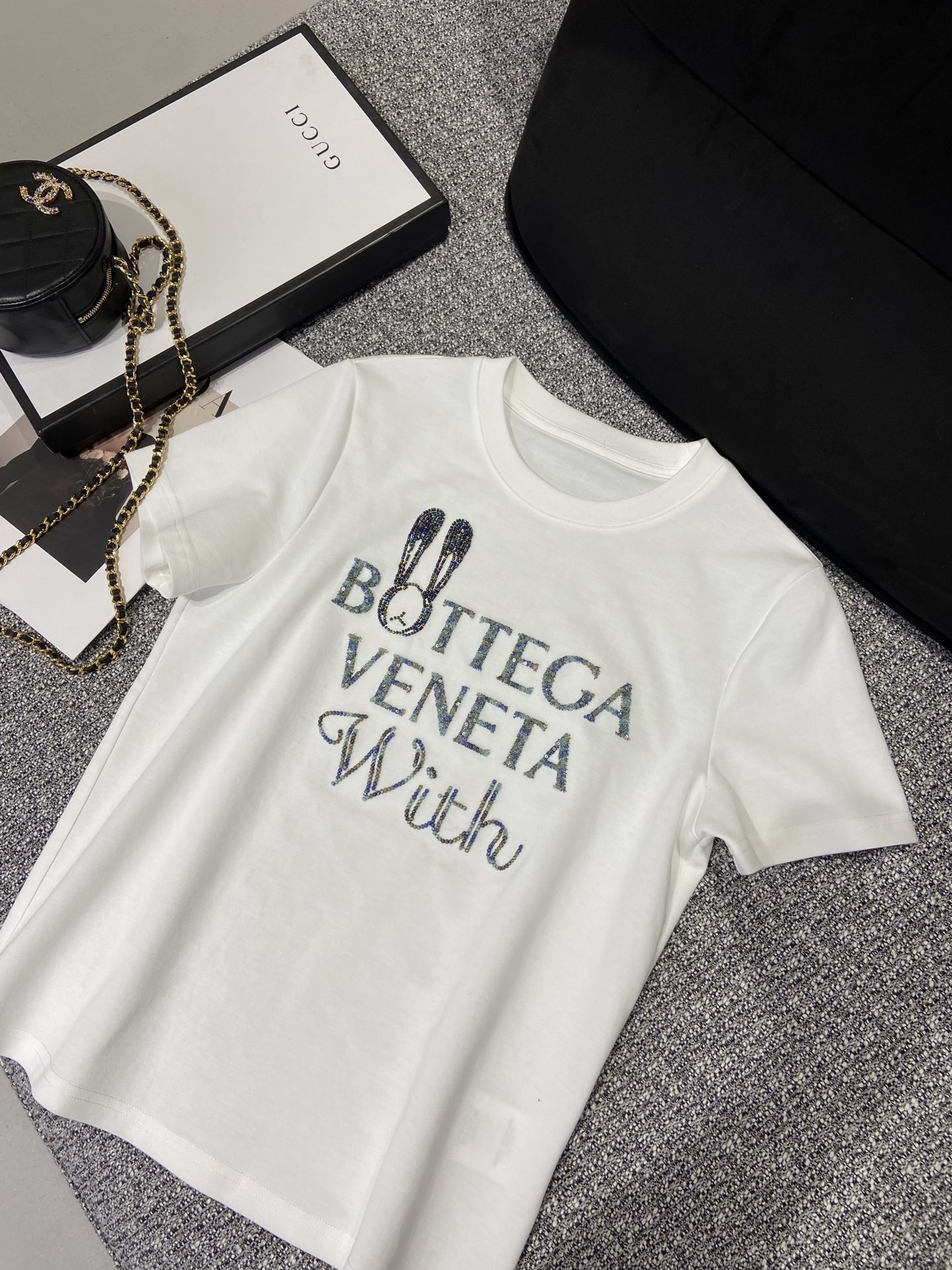BV Rabbit Nail T-shirt: Stylish Update for Spring and Summer - 图片 2