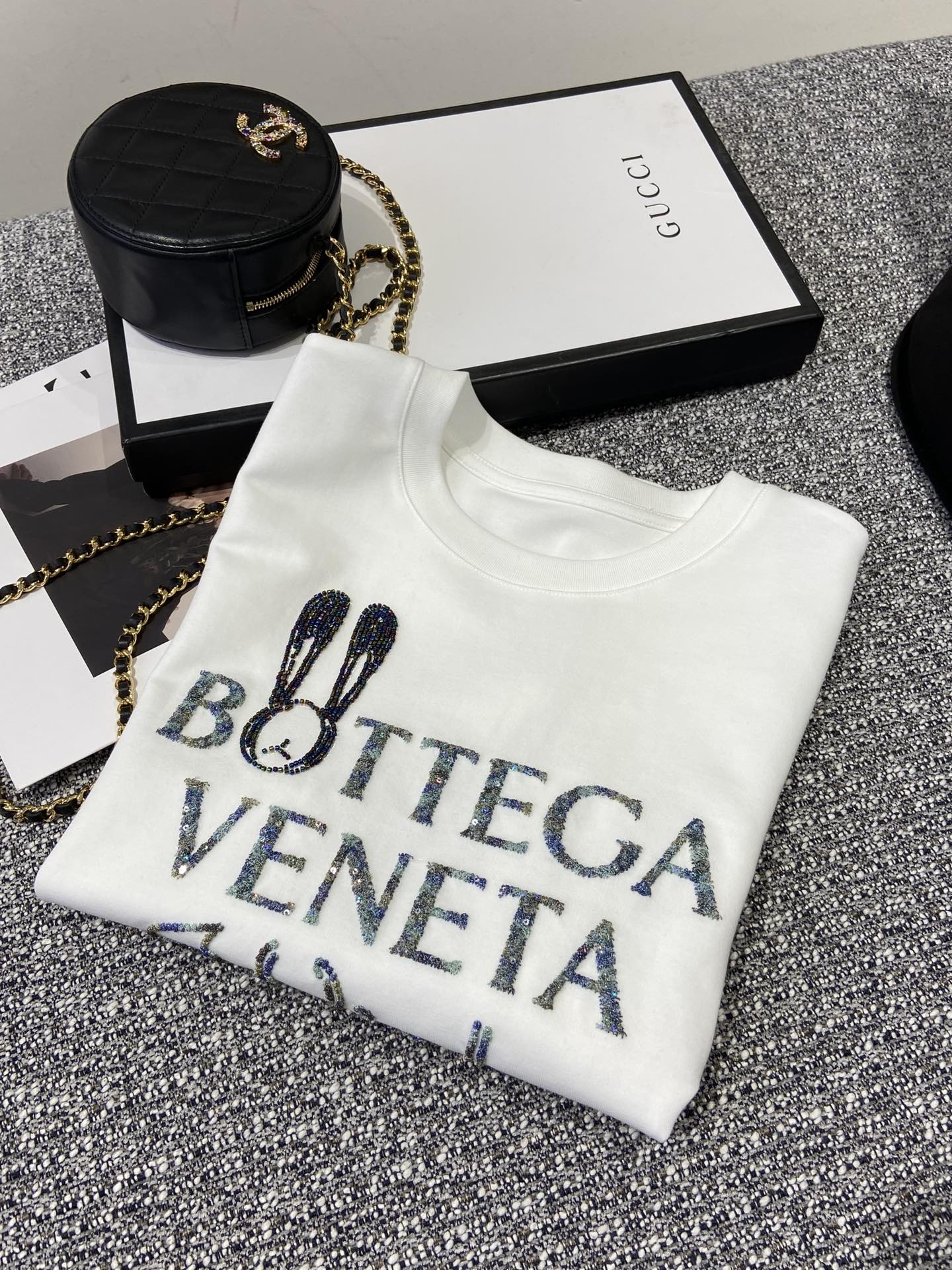 BV Rabbit Nail T-shirt: Stylish Update for Spring and Summer - 图片 4