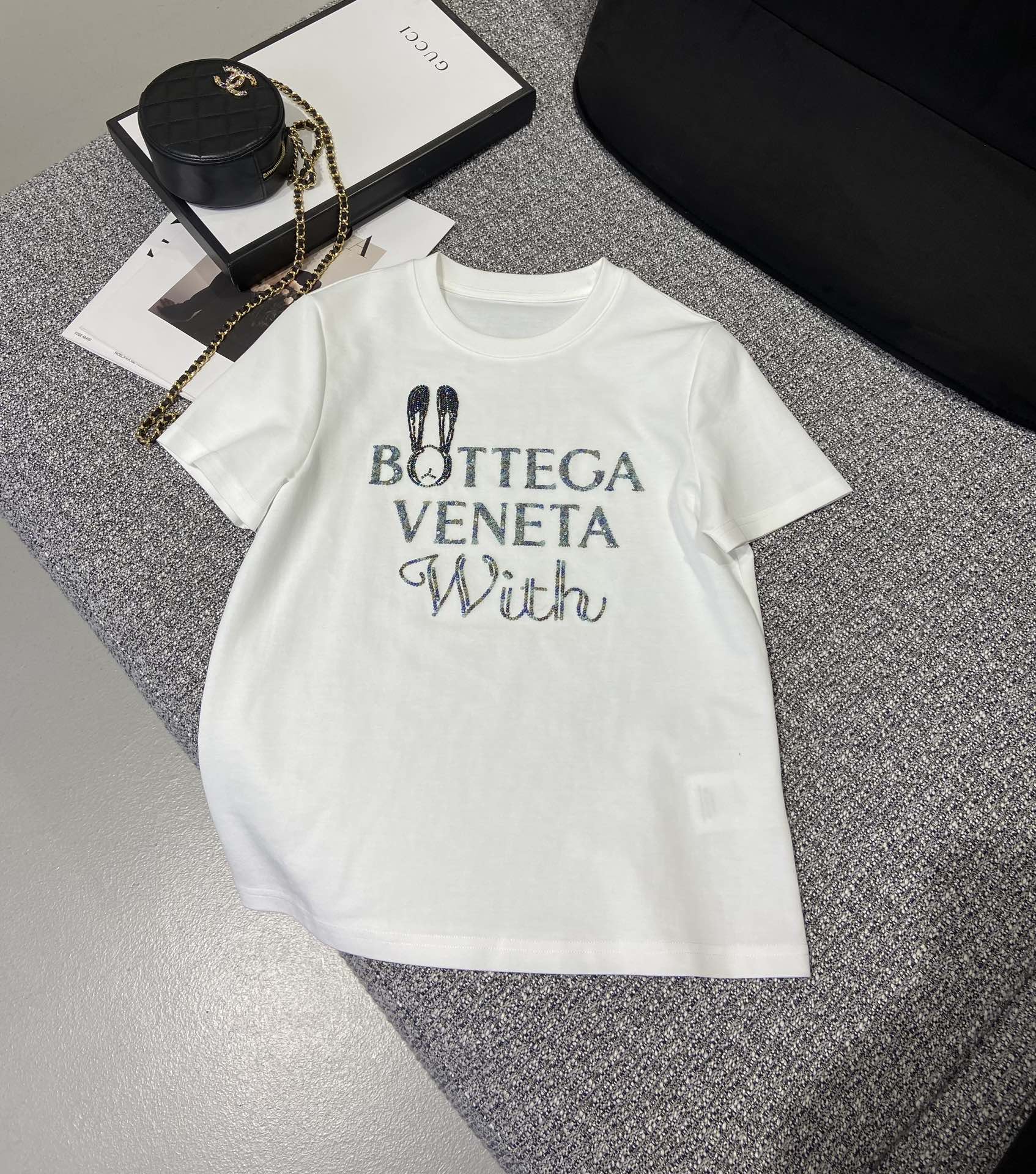 BV Rabbit Nail T-shirt: Stylish Update for Spring and Summer
