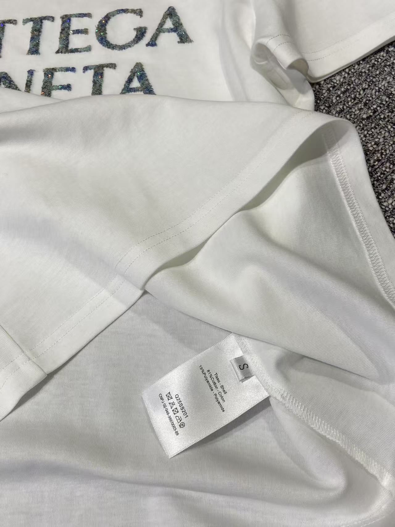 BV Rabbit Nail T-shirt: Stylish Update for Spring and Summer - 图片 5