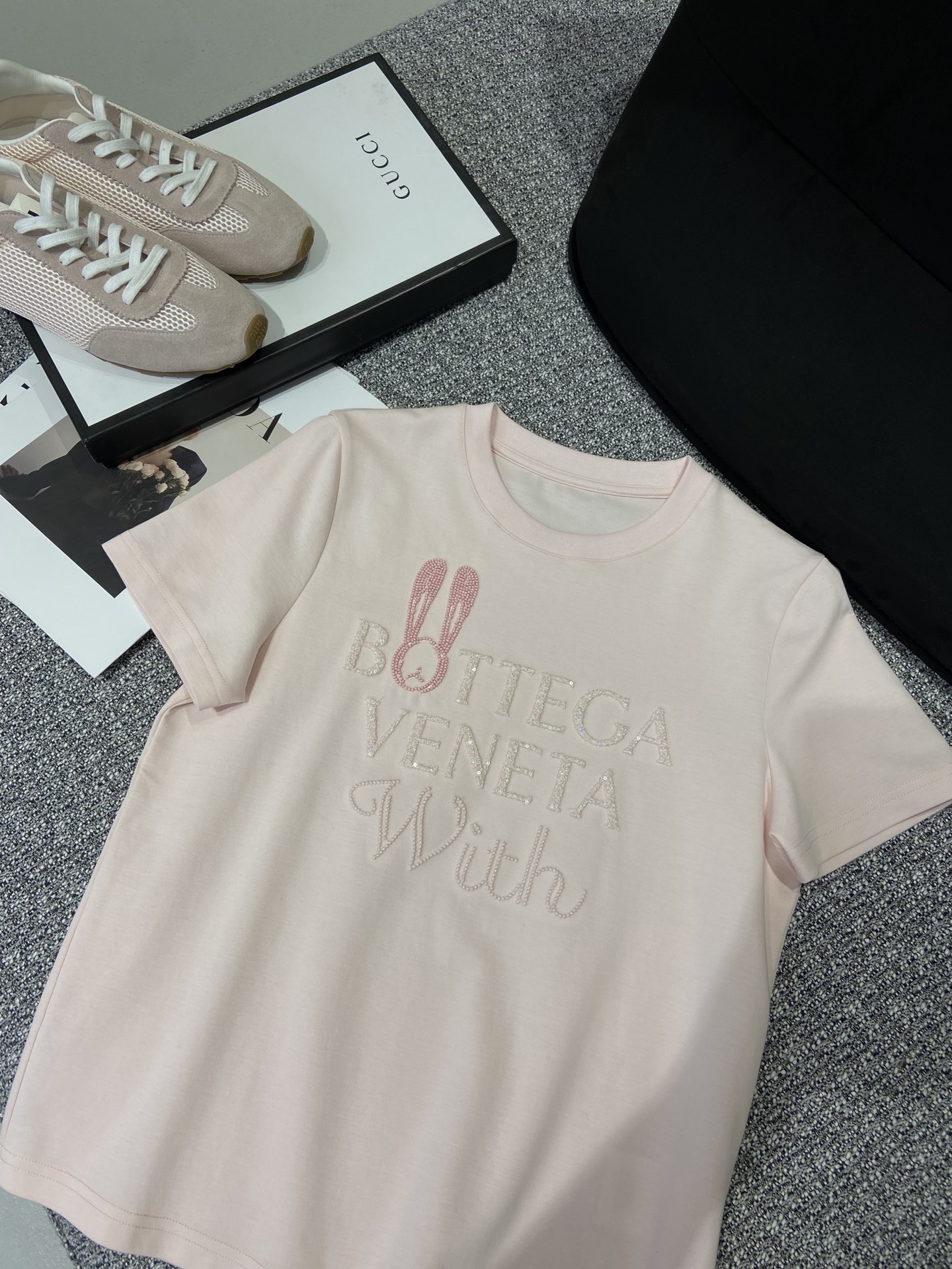 BV Rabbit Nail T-shirt: Stylish Update for Spring and Summer Fashion - 图片 2