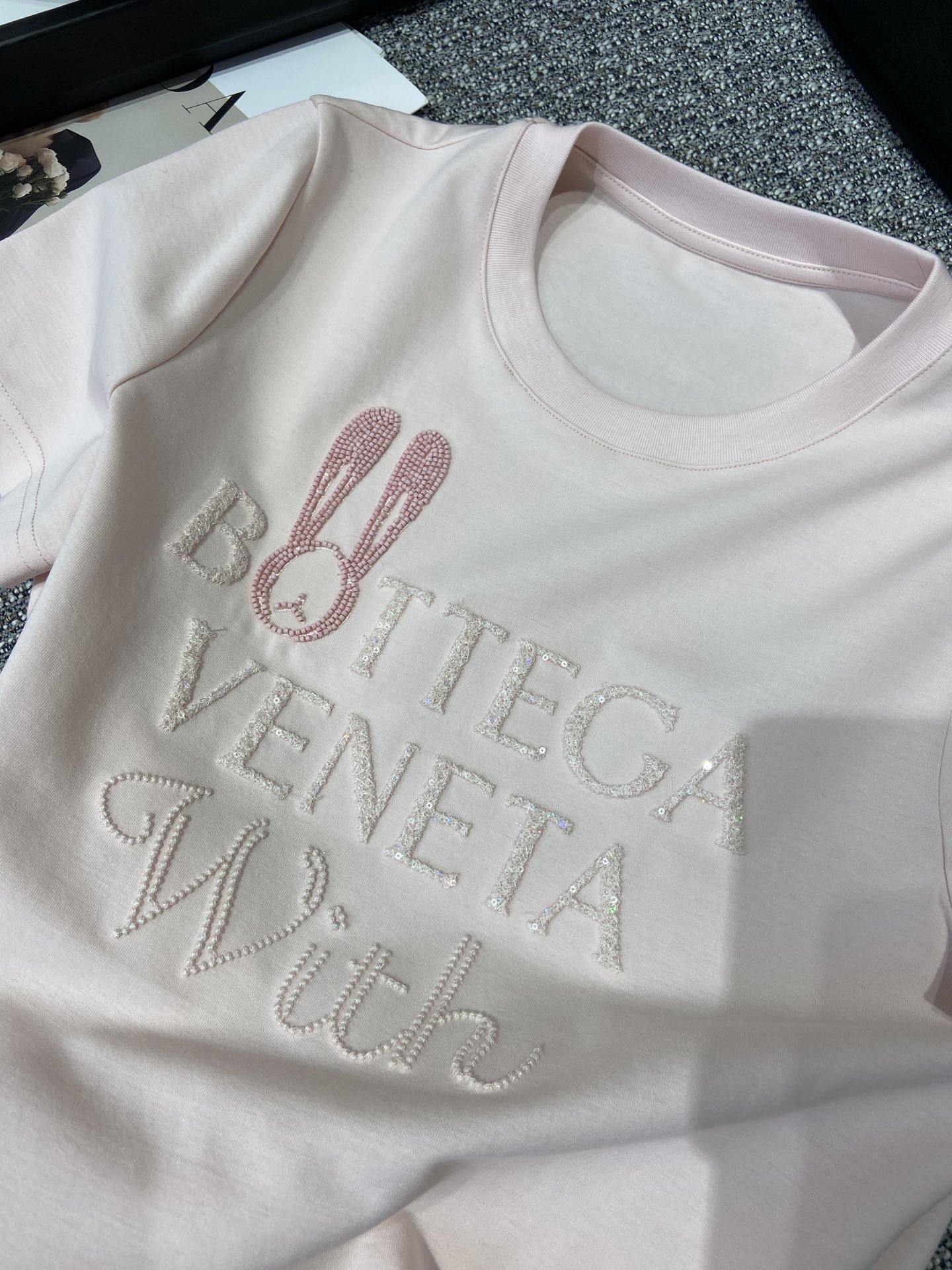 BV Rabbit Nail T-shirt: Stylish Update for Spring and Summer Fashion - 图片 3