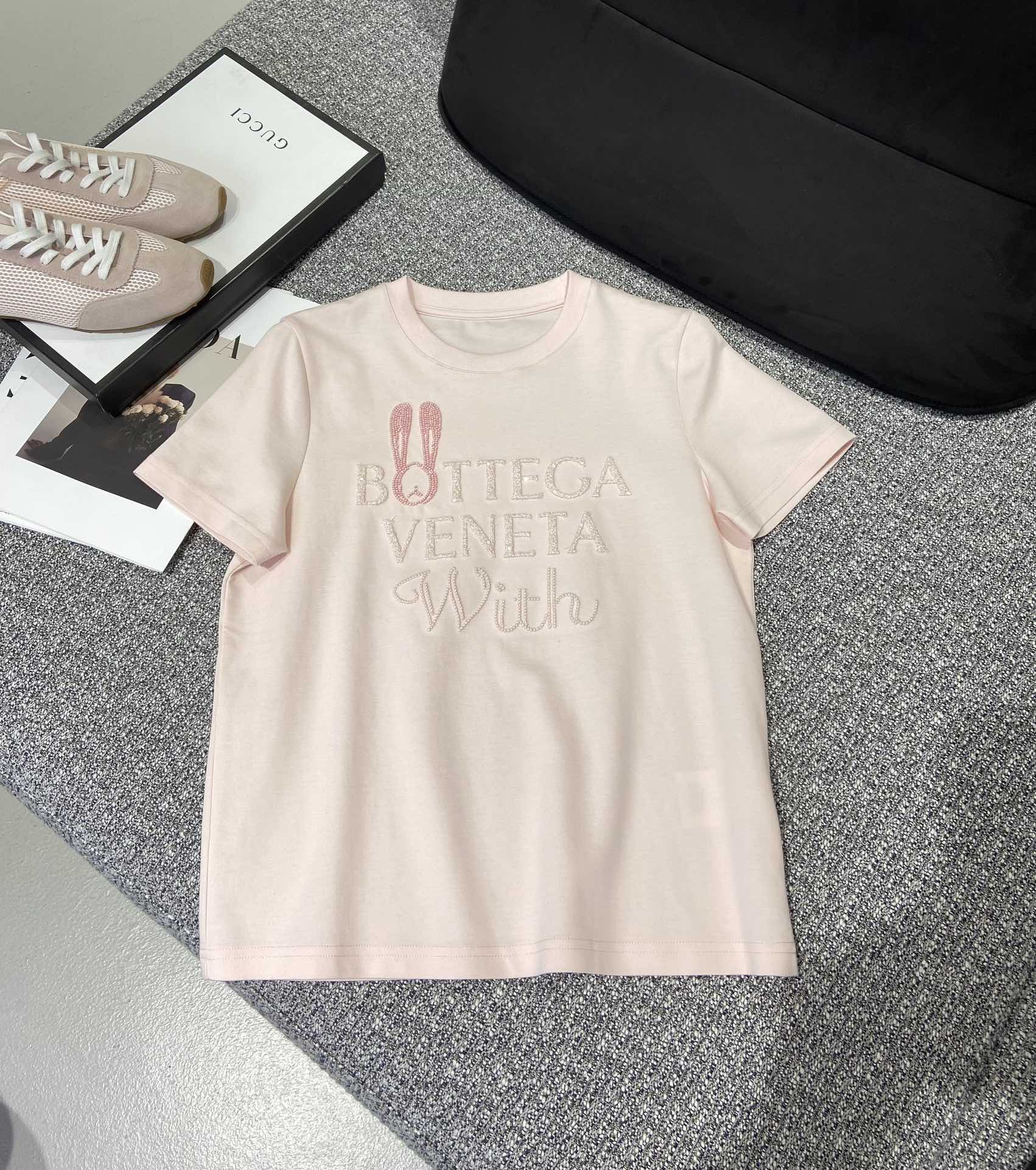 BV Rabbit Nail T-shirt: Stylish Update for Spring and Summer Fashion