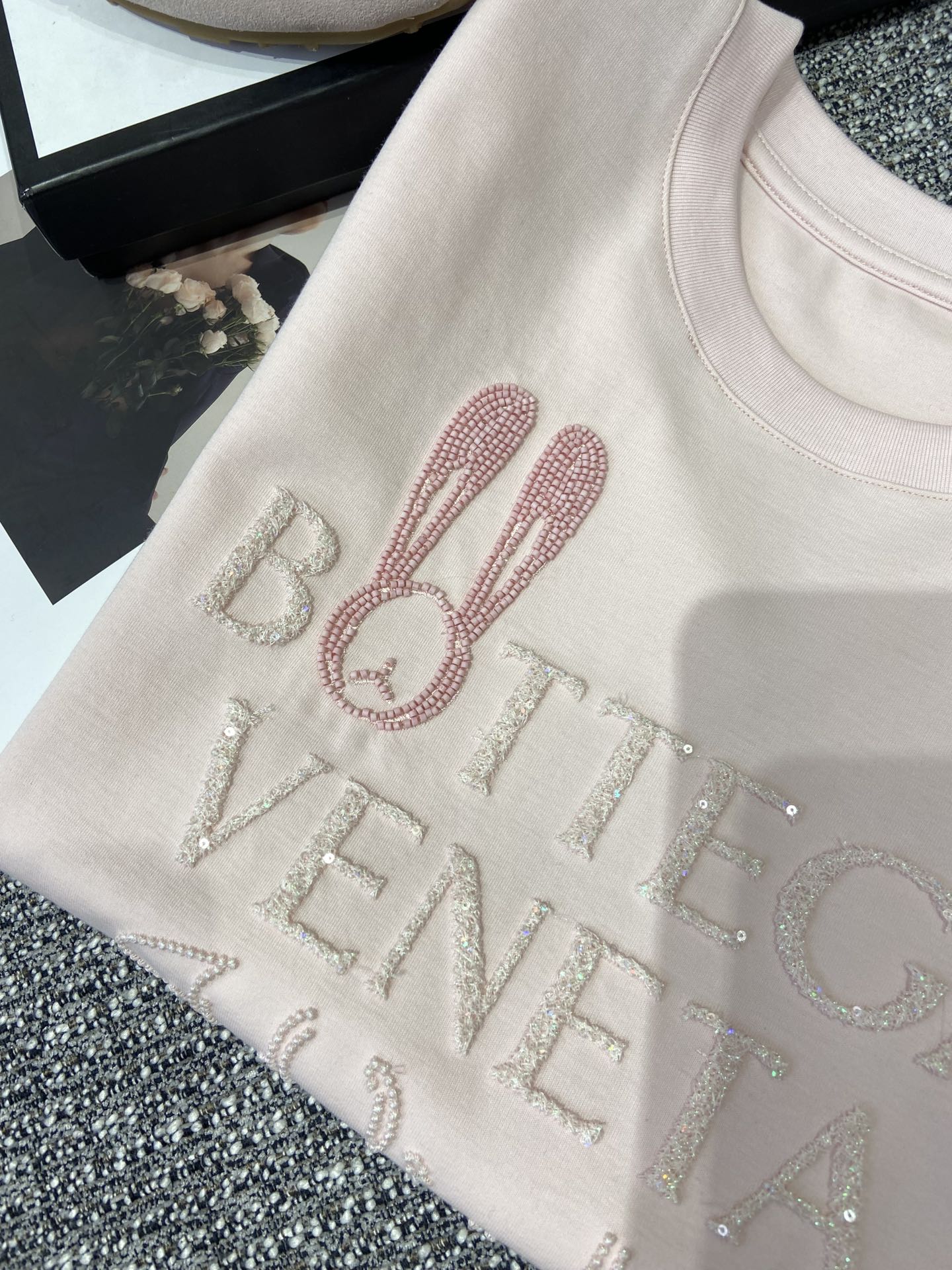 BV Rabbit Nail T-shirt: Stylish Update for Spring and Summer Fashion - 图片 4