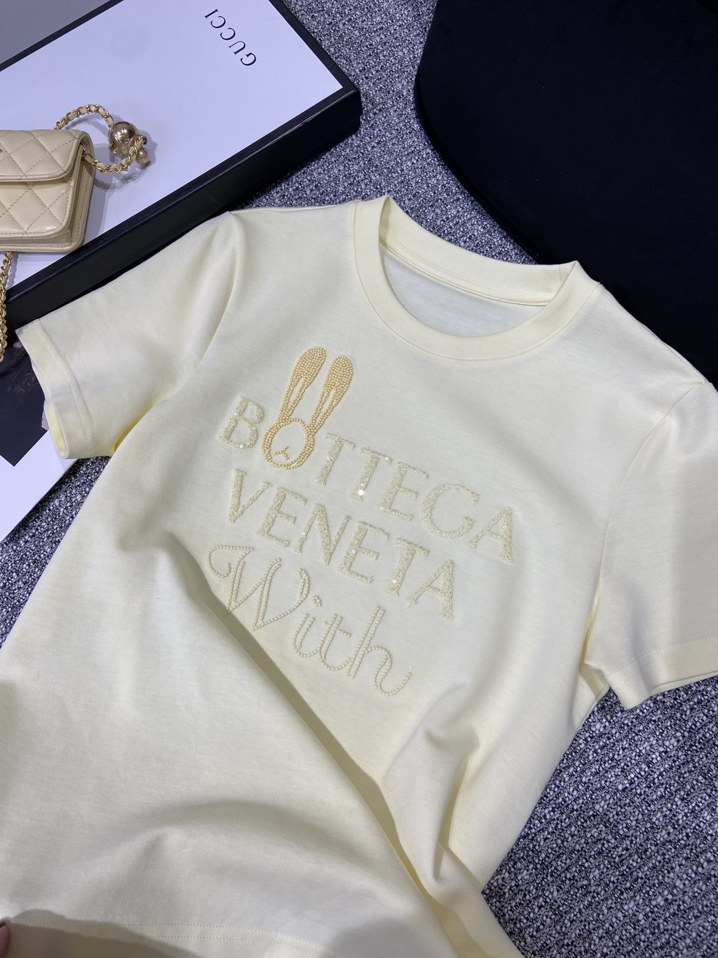 BV Rabbit Nail T-shirt: Stylish Update for Spring and Summer - 图片 5