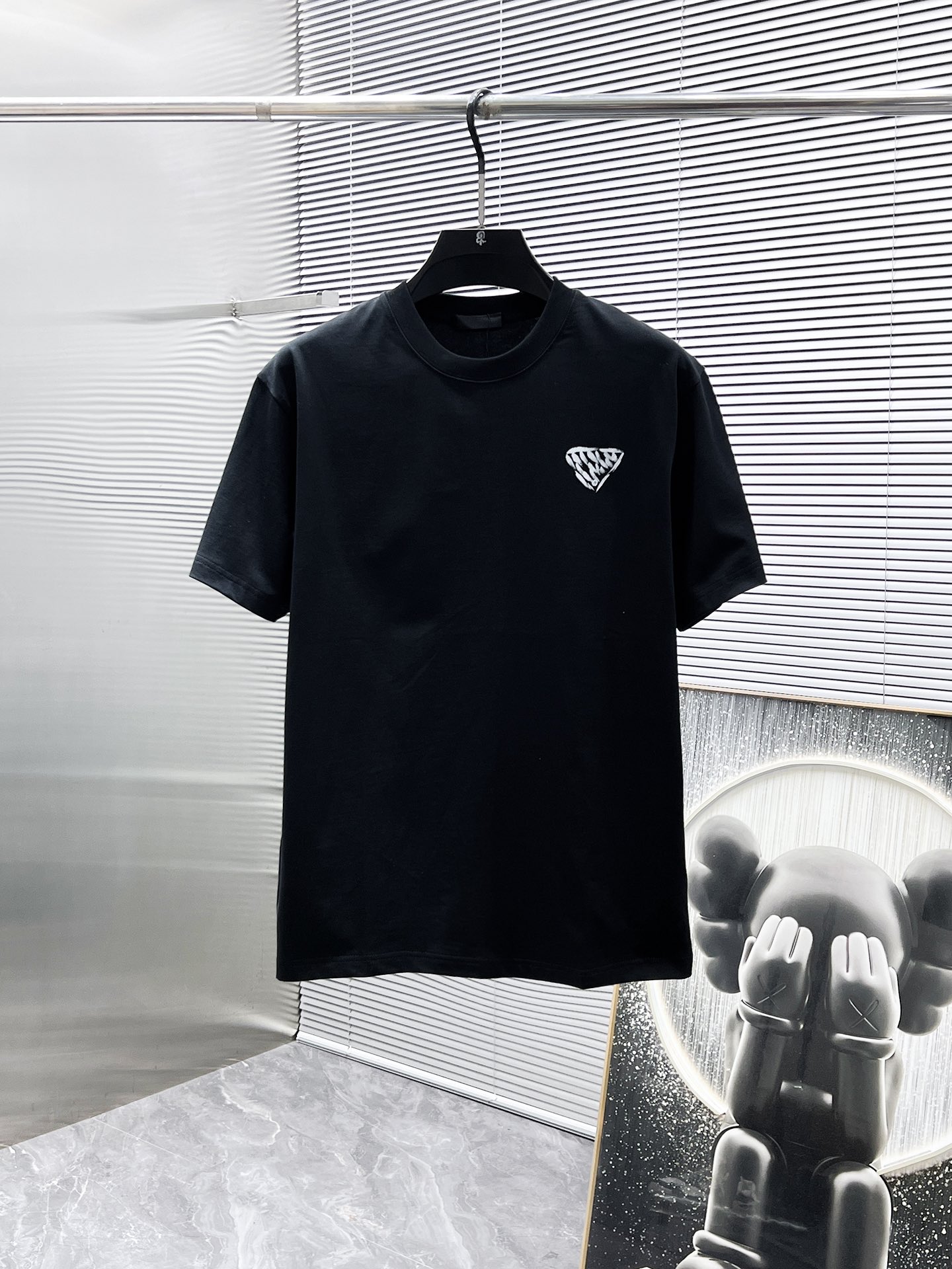 普拉达  Prada 2025新款 圆领 短袖 T恤  ，高端版本！专柜定...